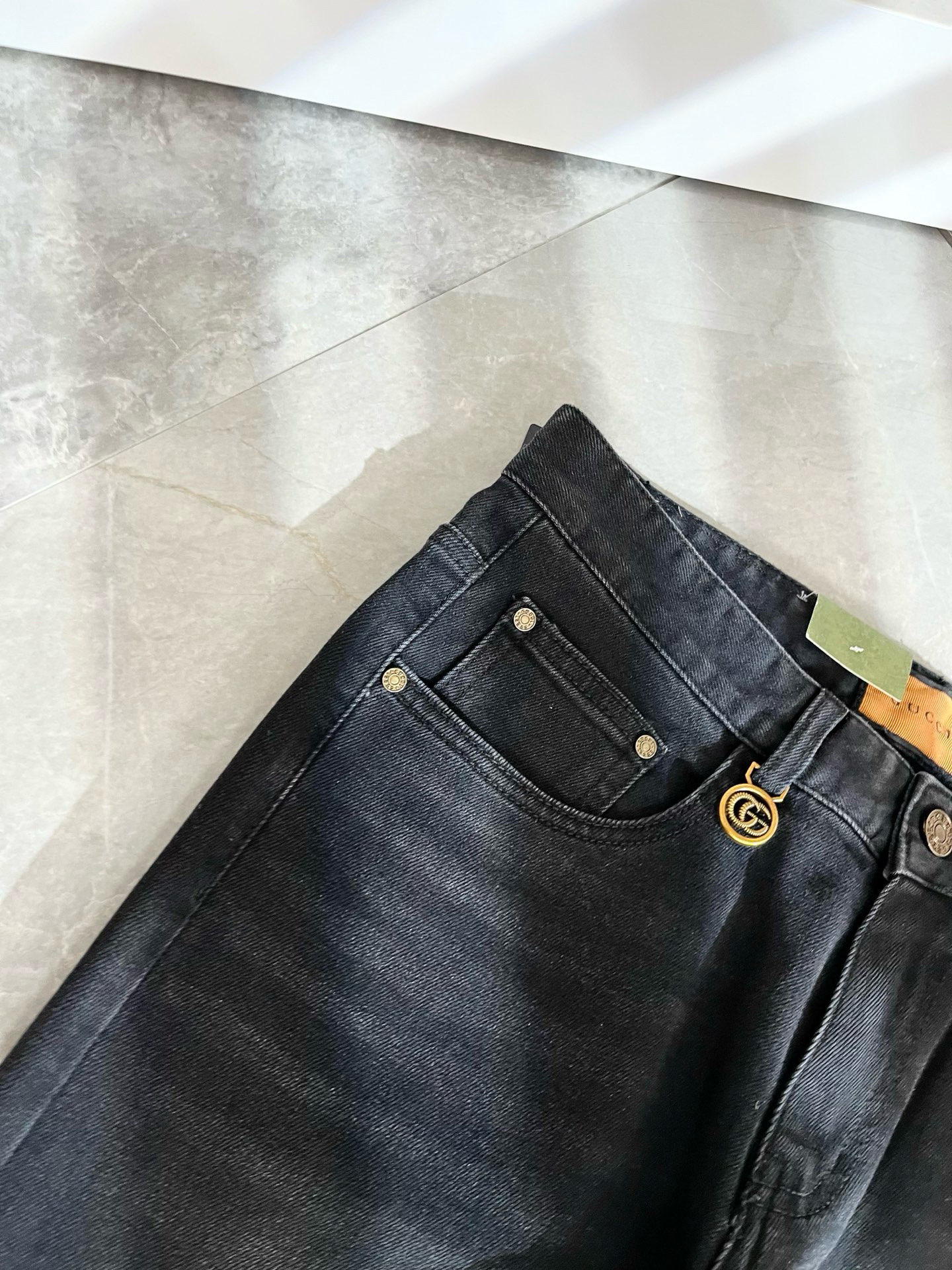 Guc*古奇 2025秋冬新品男士高端休闲百搭四季通勤修身剪裁牛仔裤！对于粉丝来说，这样大气的经典设计足