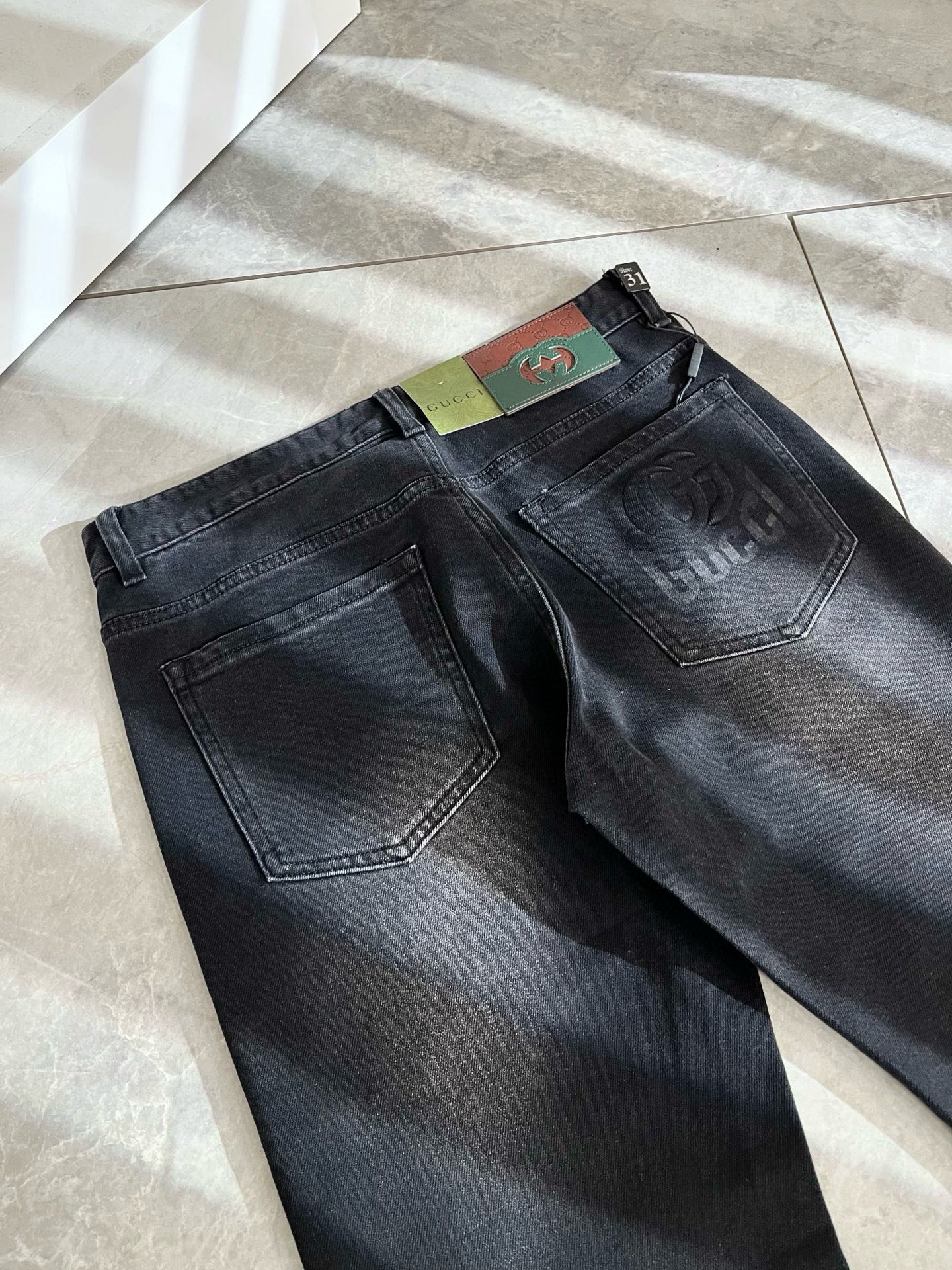 Guc*古奇 2025秋冬新品男士高端休闲百搭四季通勤修身剪裁牛仔裤！对于粉丝来说，这样大气的经典设计足