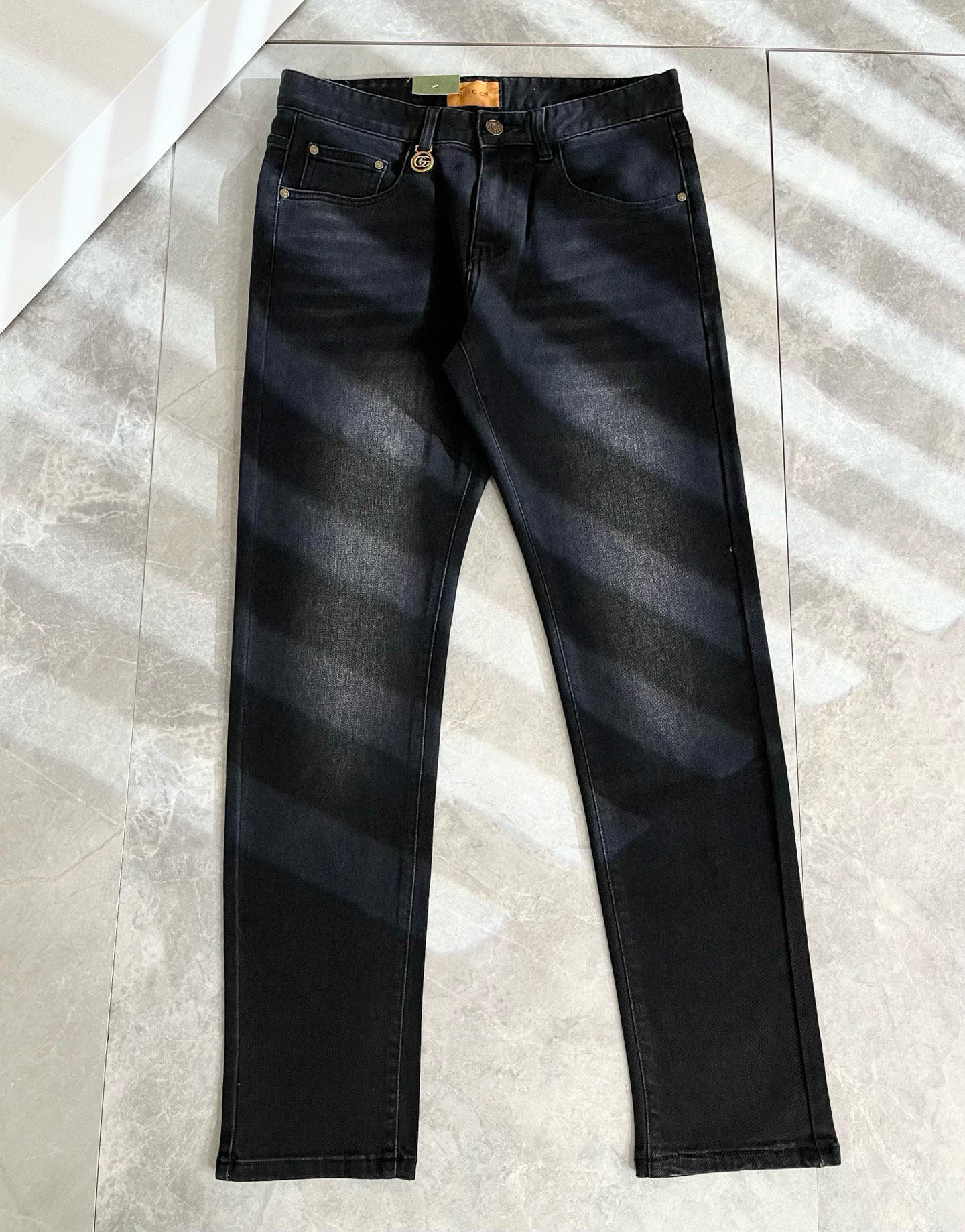 Guc*古奇 2025秋冬新品男士高端休闲百搭四季通勤修身剪裁牛仔裤！对于粉丝来说，这样大气的经典设计足