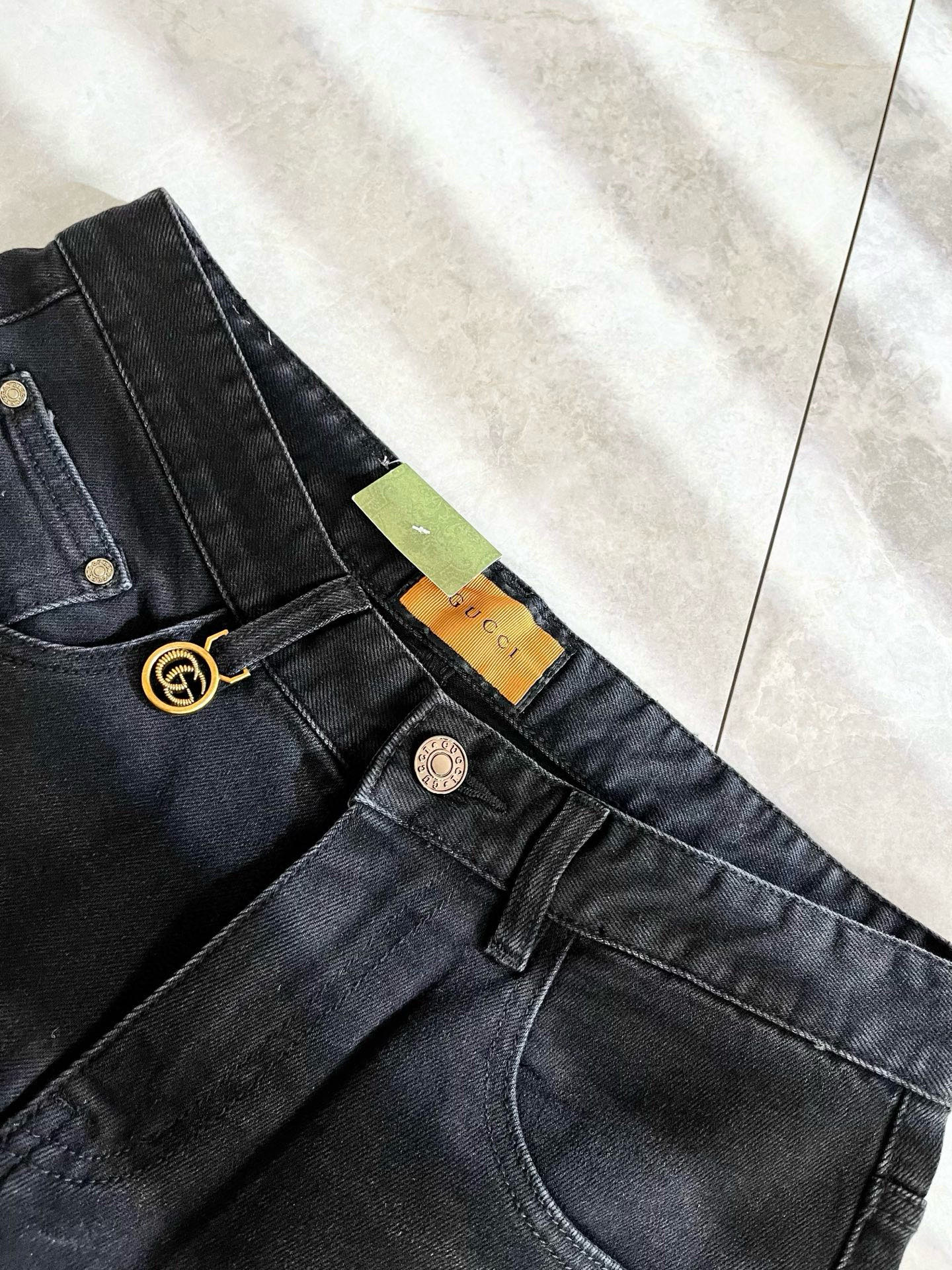 Guc*古奇 2025秋冬新品男士高端休闲百搭四季通勤修身剪裁牛仔裤！对于粉丝来说，这样大气的经典设计足