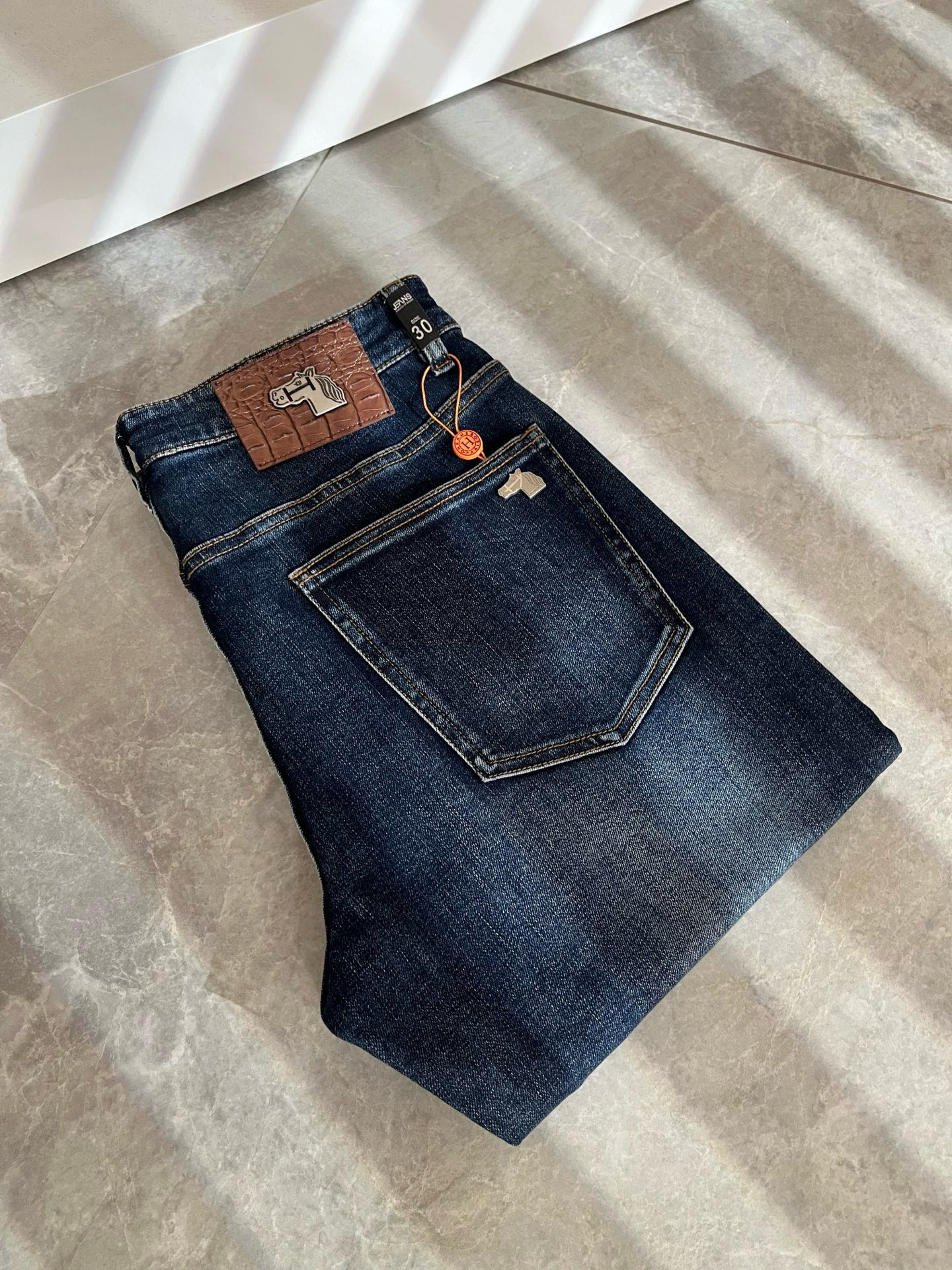 HERM*S 爱*仕 2025秋冬男士高端丹宁水洗小直筒牛仔裤 海外贸易公司渠道订单 ！男士修身直筒牛仔