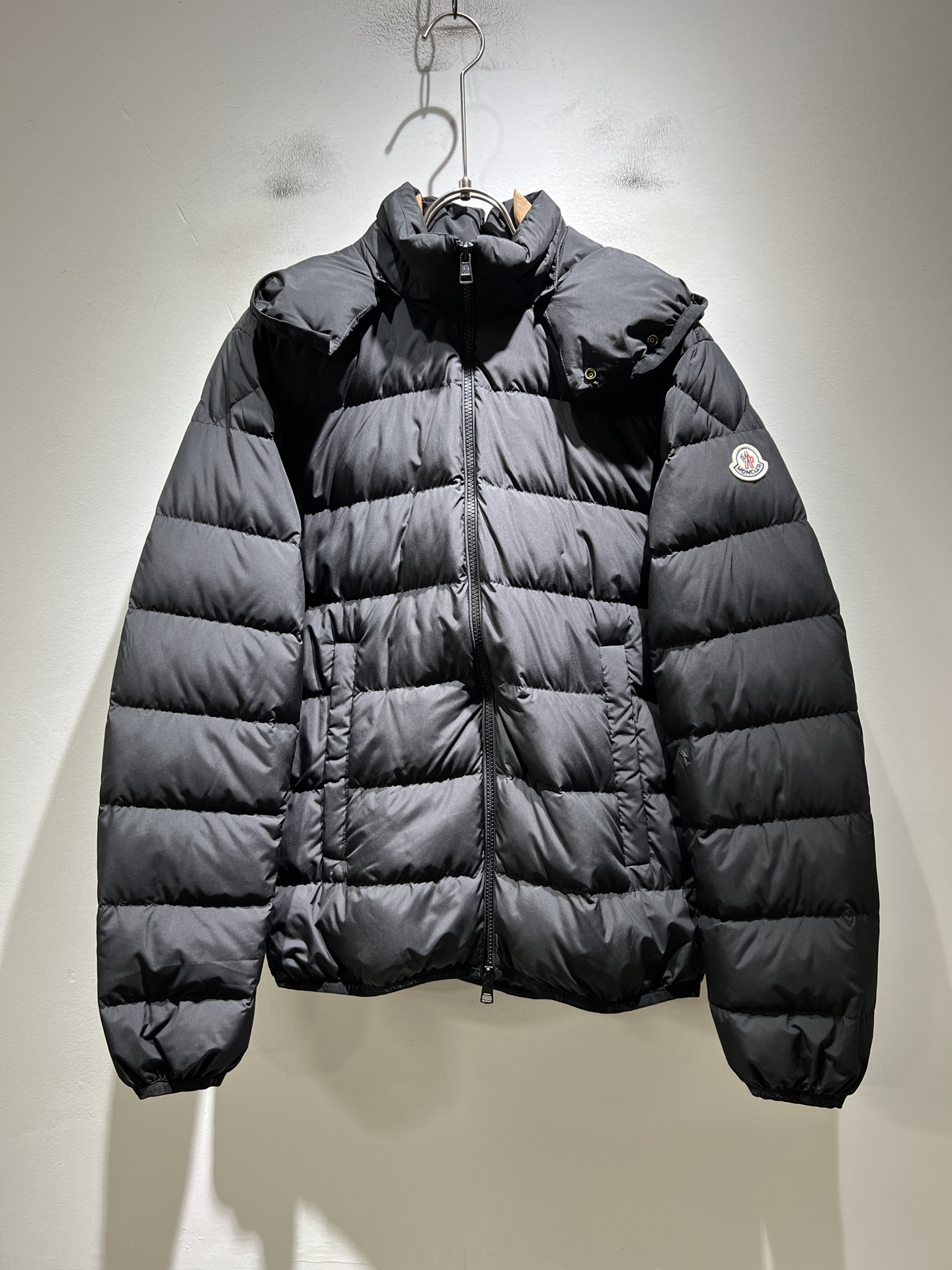 Mon*ler蒙口 2025秋冬新款男女同款👫重工艺加厚保暖连帽羽绒服 ！年度的压轴款登场...匠心技艺