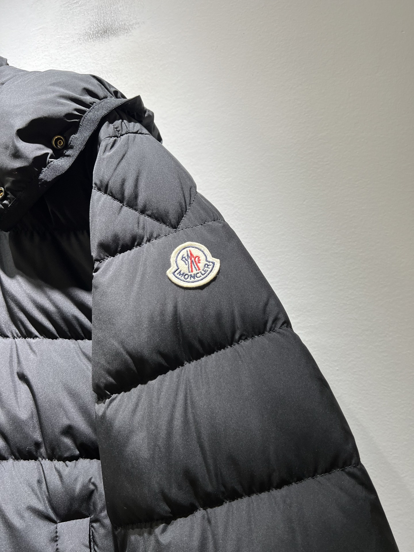 Mon*ler蒙口 2025秋冬新款男女同款👫重工艺加厚保暖连帽羽绒服 ！年度的压轴款登场...匠心技艺