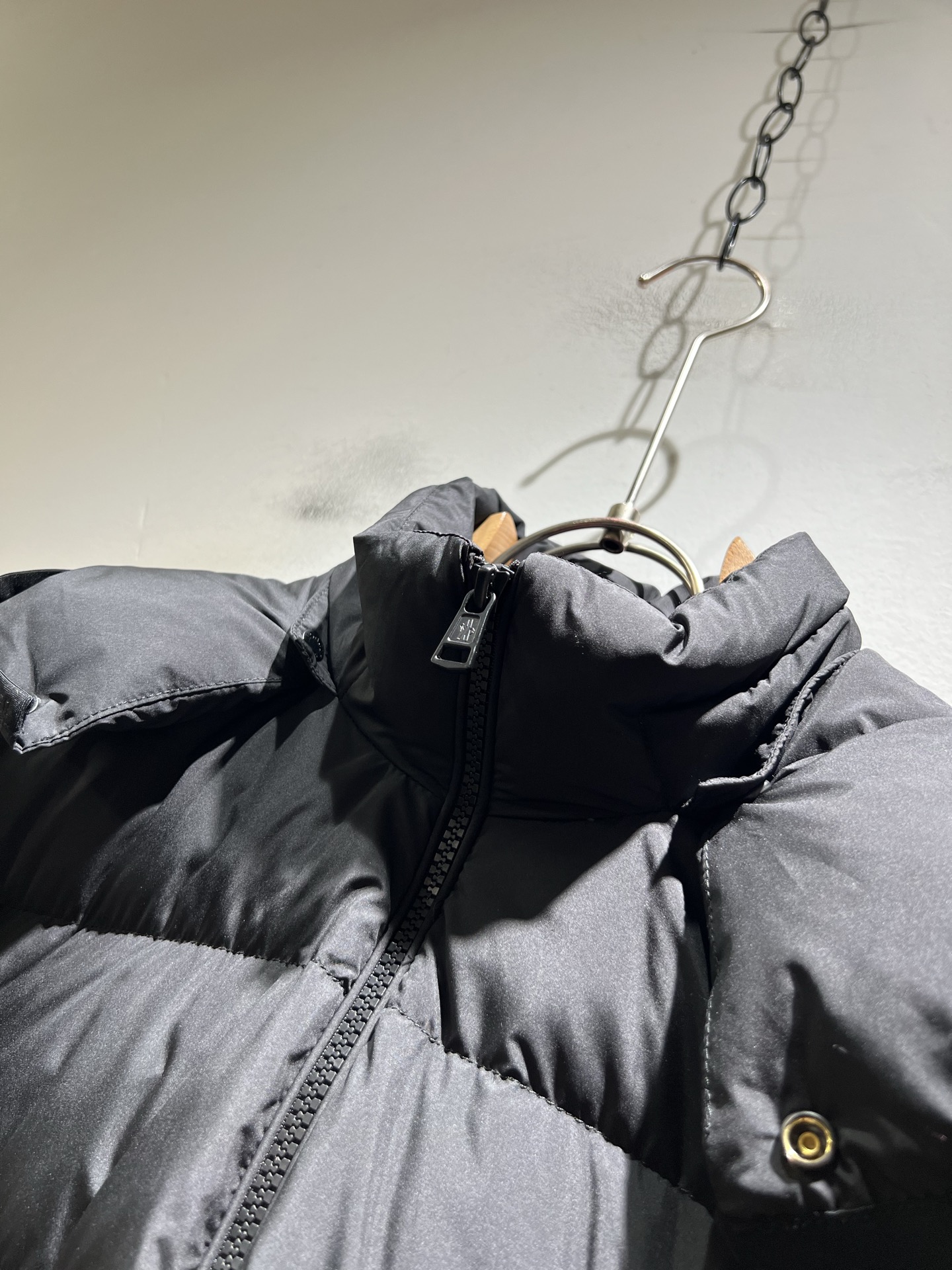 Mon*ler蒙口 2025秋冬新款男女同款👫重工艺加厚保暖连帽羽绒服 ！年度的压轴款登场...匠心技艺