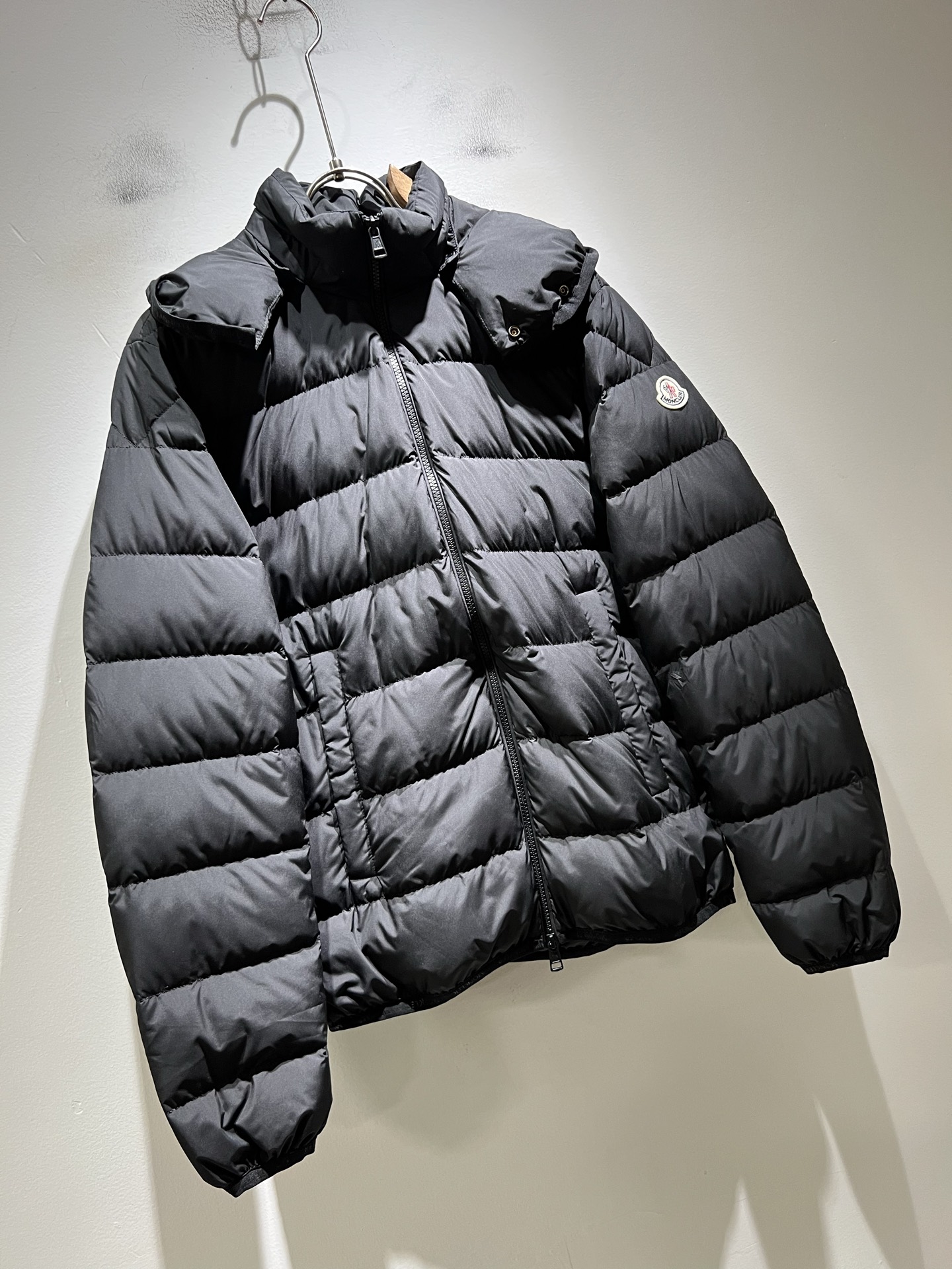 Mon*ler蒙口 2025秋冬新款男女同款👫重工艺加厚保暖连帽羽绒服 ！年度的压轴款登场...匠心技艺