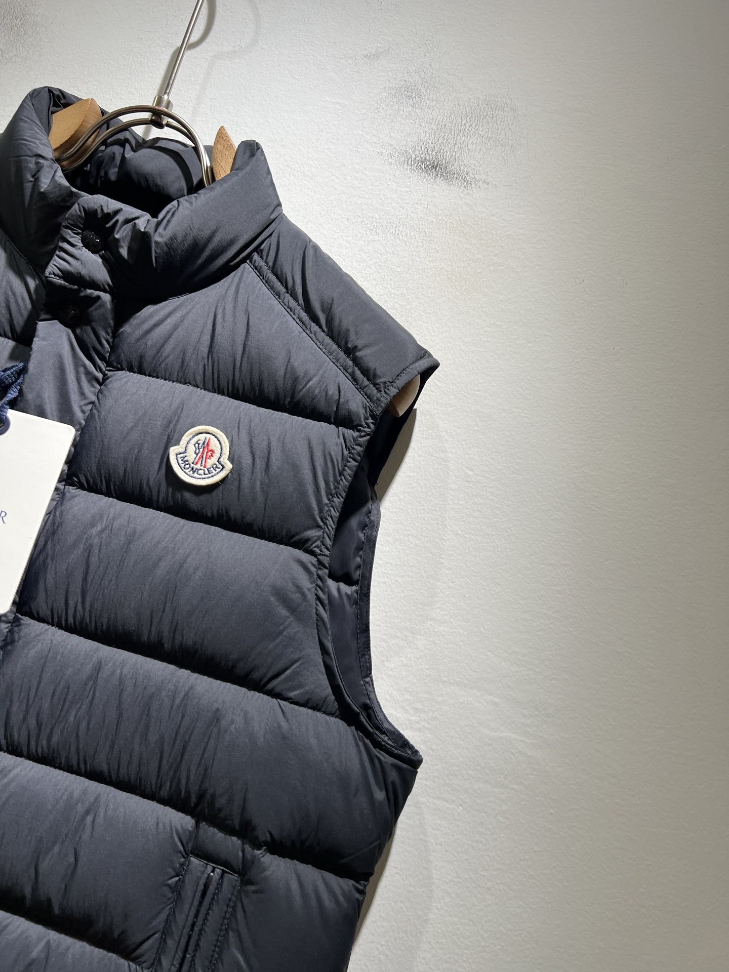 Mon*ler蒙口 2025秋冬新款男女同款👫重工艺加厚保暖马甲羽绒服 ！年度的压轴款登场...匠心技艺