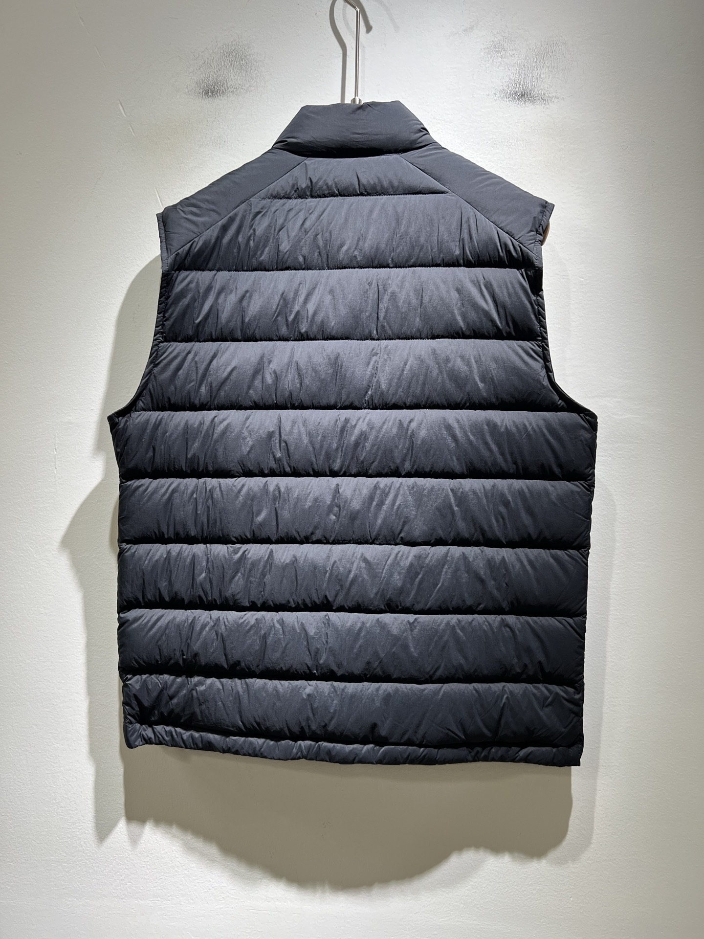 Mon*ler蒙口 2025秋冬新款男女同款👫重工艺加厚保暖马甲羽绒服 ！年度的压轴款登场...匠心技艺