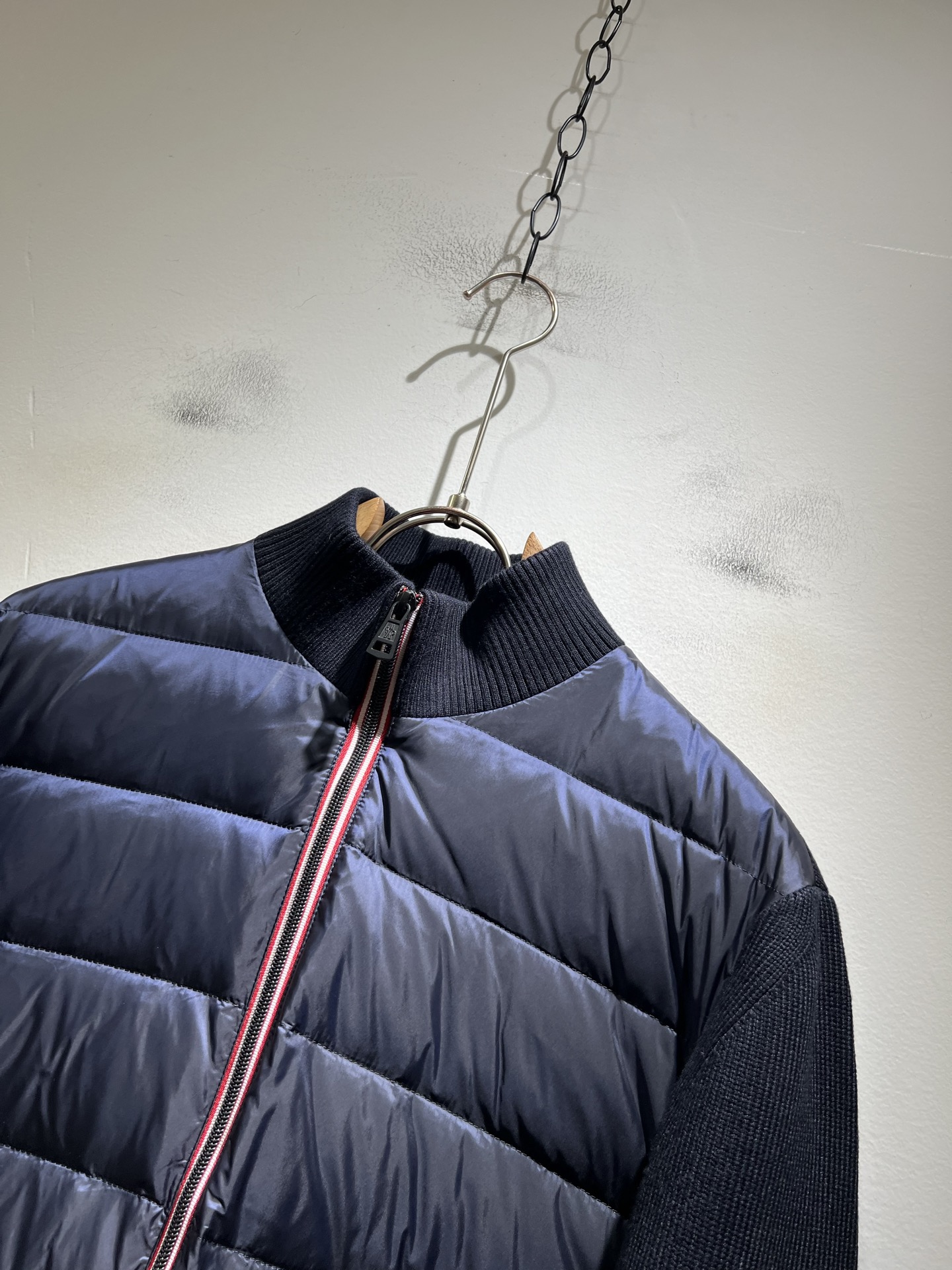 Monc*ler蒙*口 2025秋冬经典羽绒针织拼接夹克外套，都市时尚休闲款！面料超软面料帅酷爆款夹克外