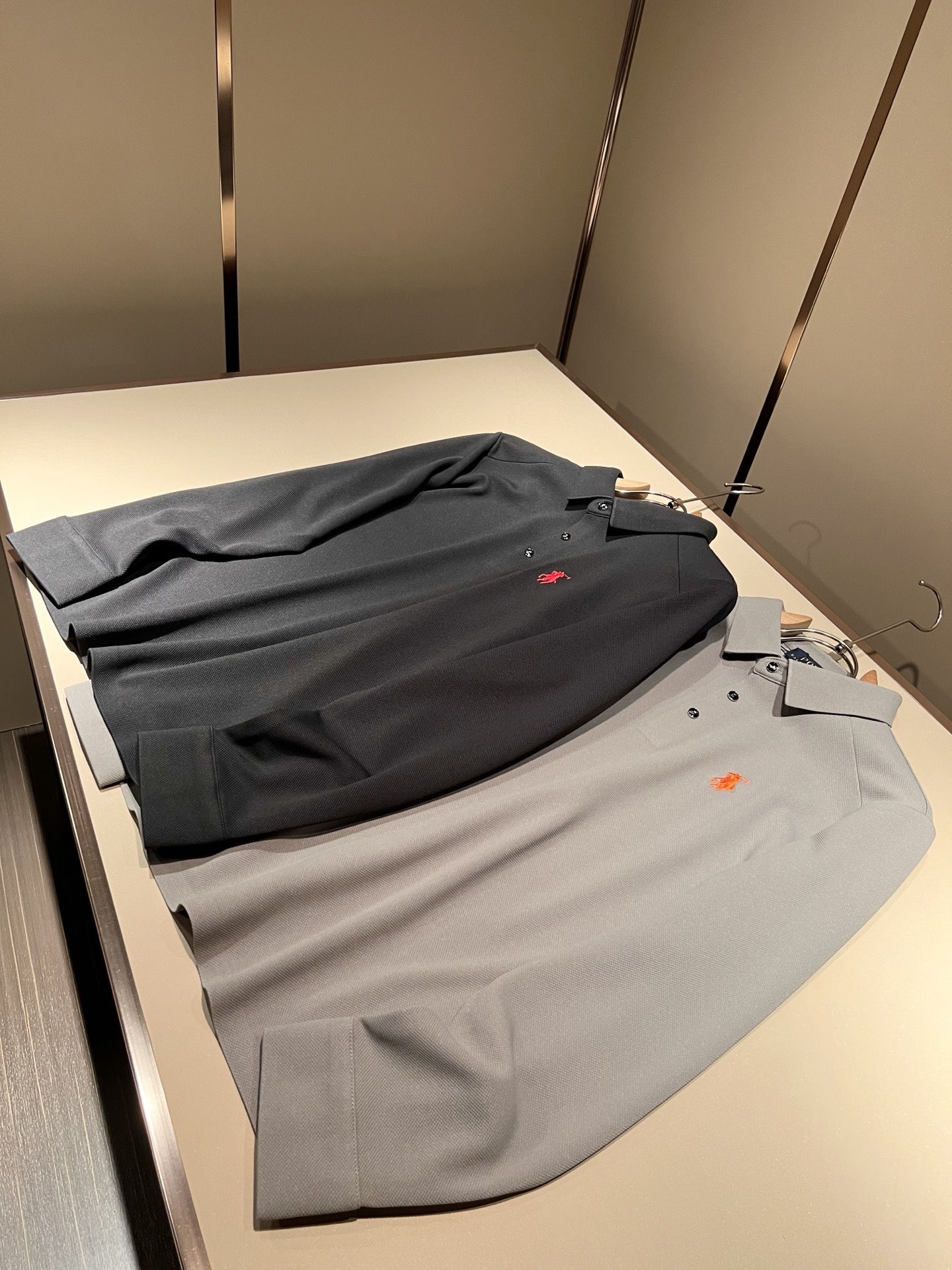 保罗POLOSPORT 2025秋冬新款男士长袖Polo衫，简约纯色时尚款不乏有许多设计大咖们都对于纯色