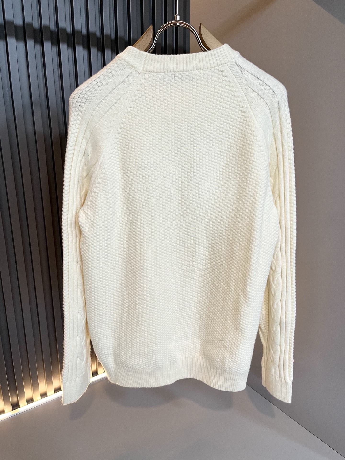 Alo ⚠️节日款系列！♥️2025秋冬新款针织羊毛衫，🎄🎄🎄 ⚠️圣诞红今年的专柜新品，❤️【春节，爆