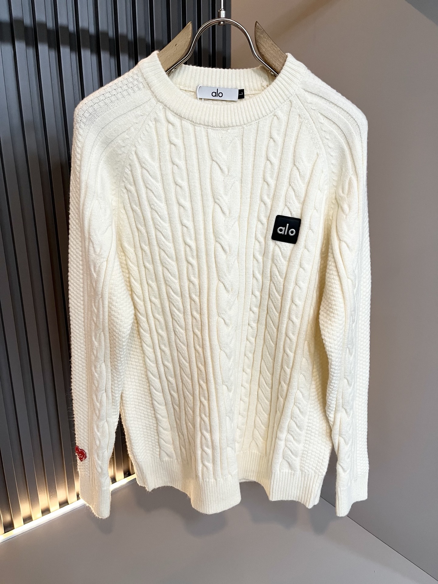 Alo ⚠️节日款系列！♥️2025秋冬新款针织羊毛衫，🎄🎄🎄 ⚠️圣诞红今年的专柜新品，❤️【春节，爆