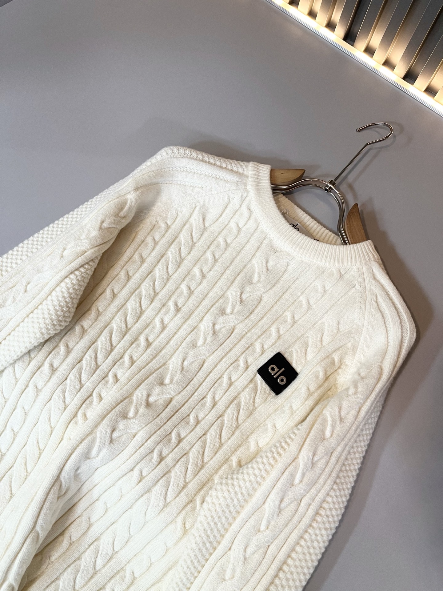 Alo ⚠️节日款系列！♥️2025秋冬新款针织羊毛衫，🎄🎄🎄 ⚠️圣诞红今年的专柜新品，❤️【春节，爆