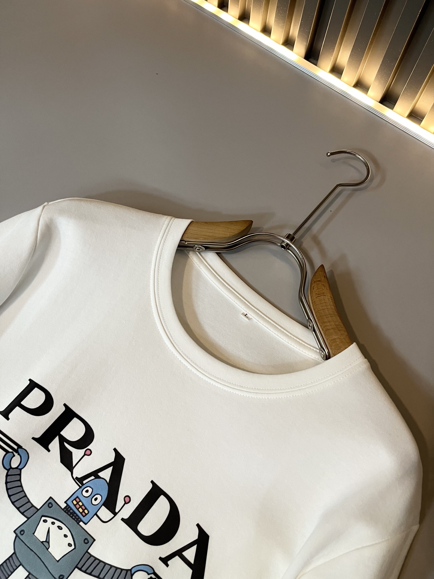 PRAD*A普*达2025秋冬新款男士长袖打底衫，最新款全网独家首上！！~既经典有时尚百搭，谁不爱啊，将