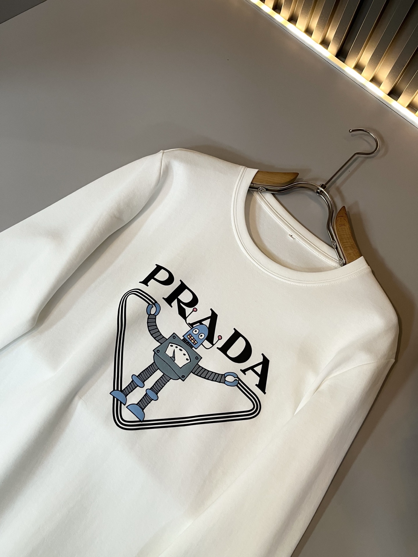 PRAD*A普*达2025秋冬新款男士长袖打底衫，最新款全网独家首上！！~既经典有时尚百搭，谁不爱啊，将