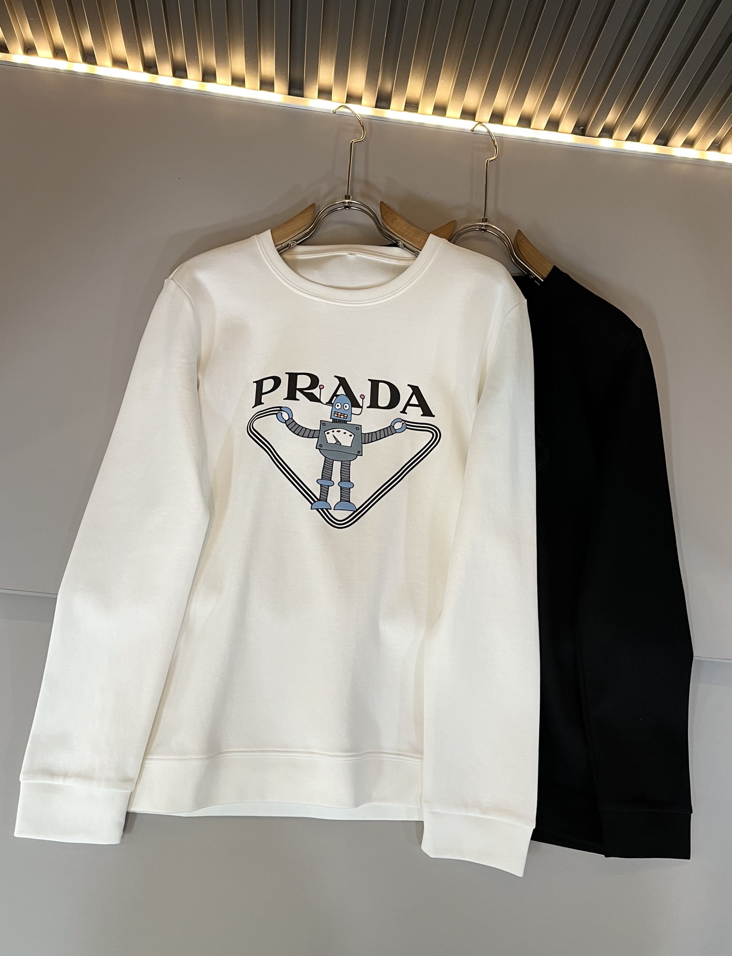 PRAD*A普*达2025秋冬新款男士长袖打底衫，最新款全网独家首上！！~既经典有时尚百搭，谁不爱啊，将