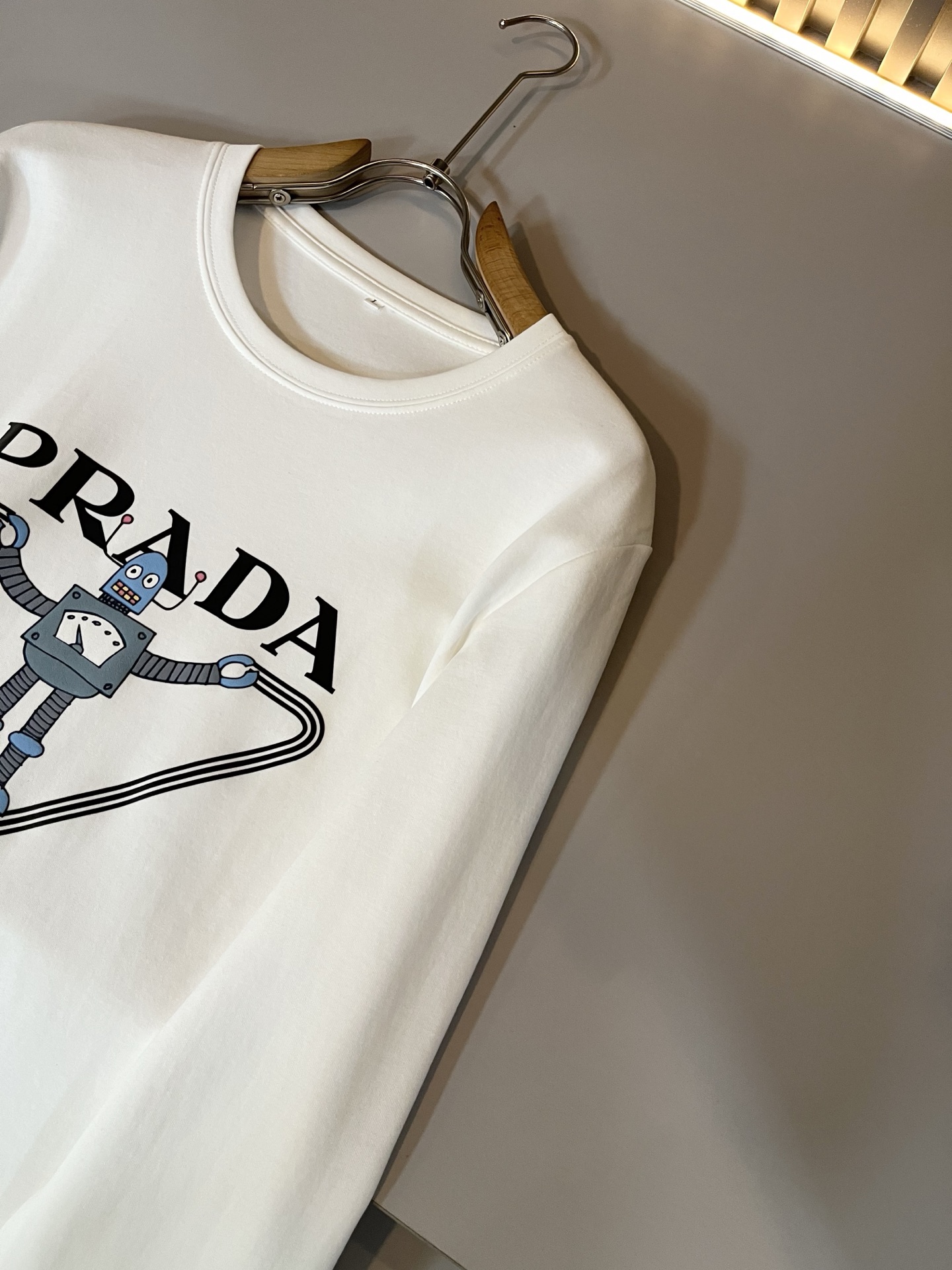 PRAD*A普*达2025秋冬新款男士长袖打底衫，最新款全网独家首上！！~既经典有时尚百搭，谁不爱啊，将