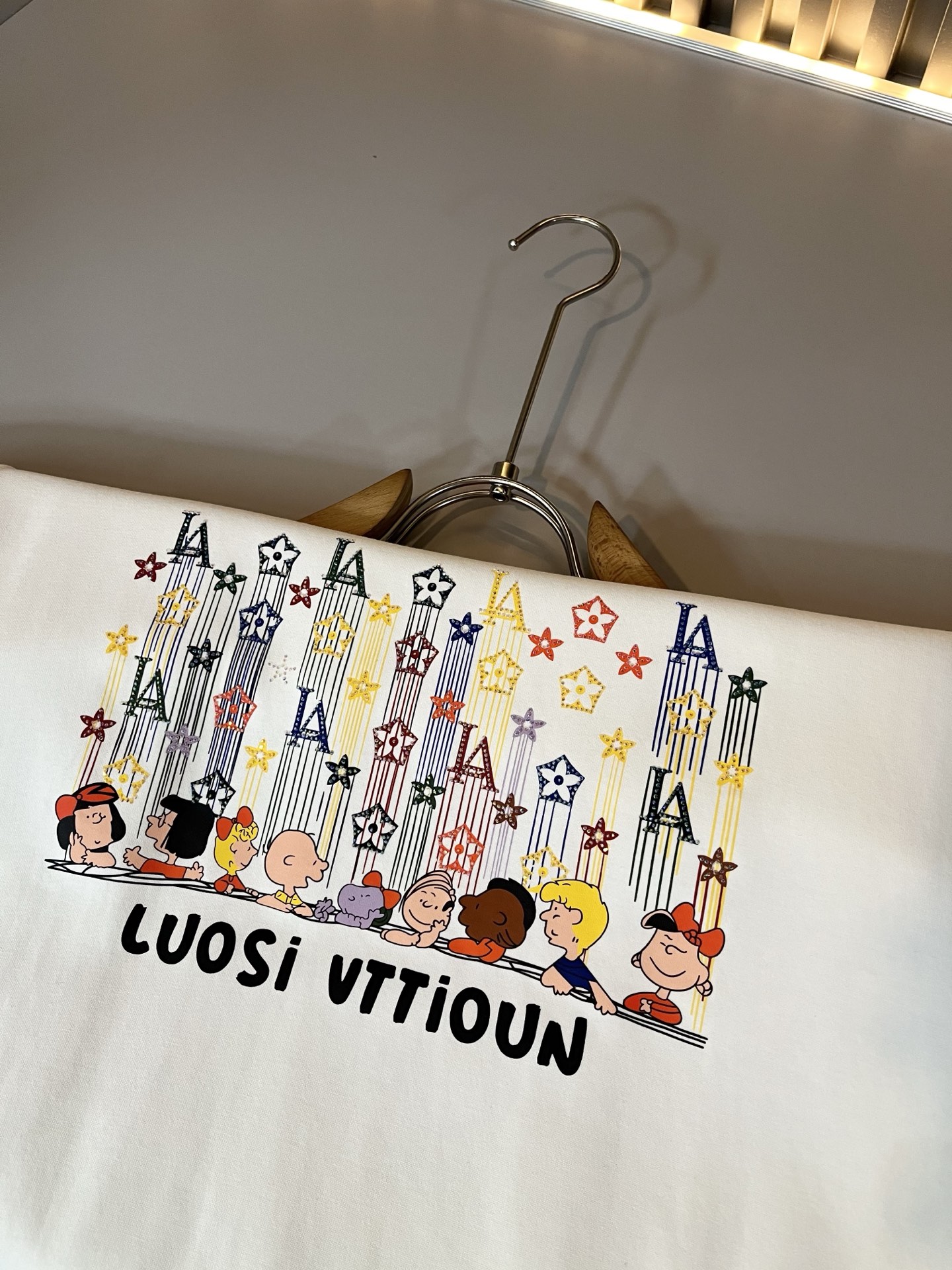 LouisVuitt*路易*登 2025秋冬新款男士长袖打底衫，非常时髦胸前logo压胶修饰！区别于以往