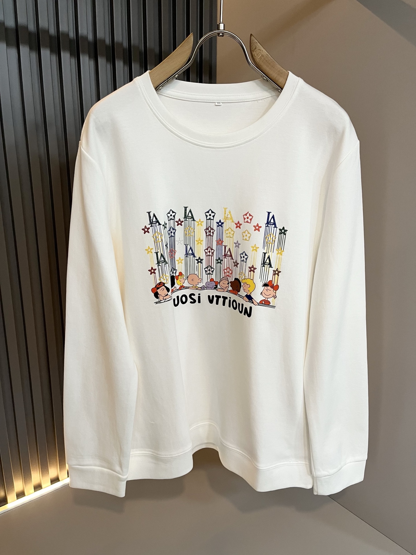 LouisVuitt*路易*登 2025秋冬新款男士长袖打底衫，非常时髦胸前logo压胶修饰！区别于以往