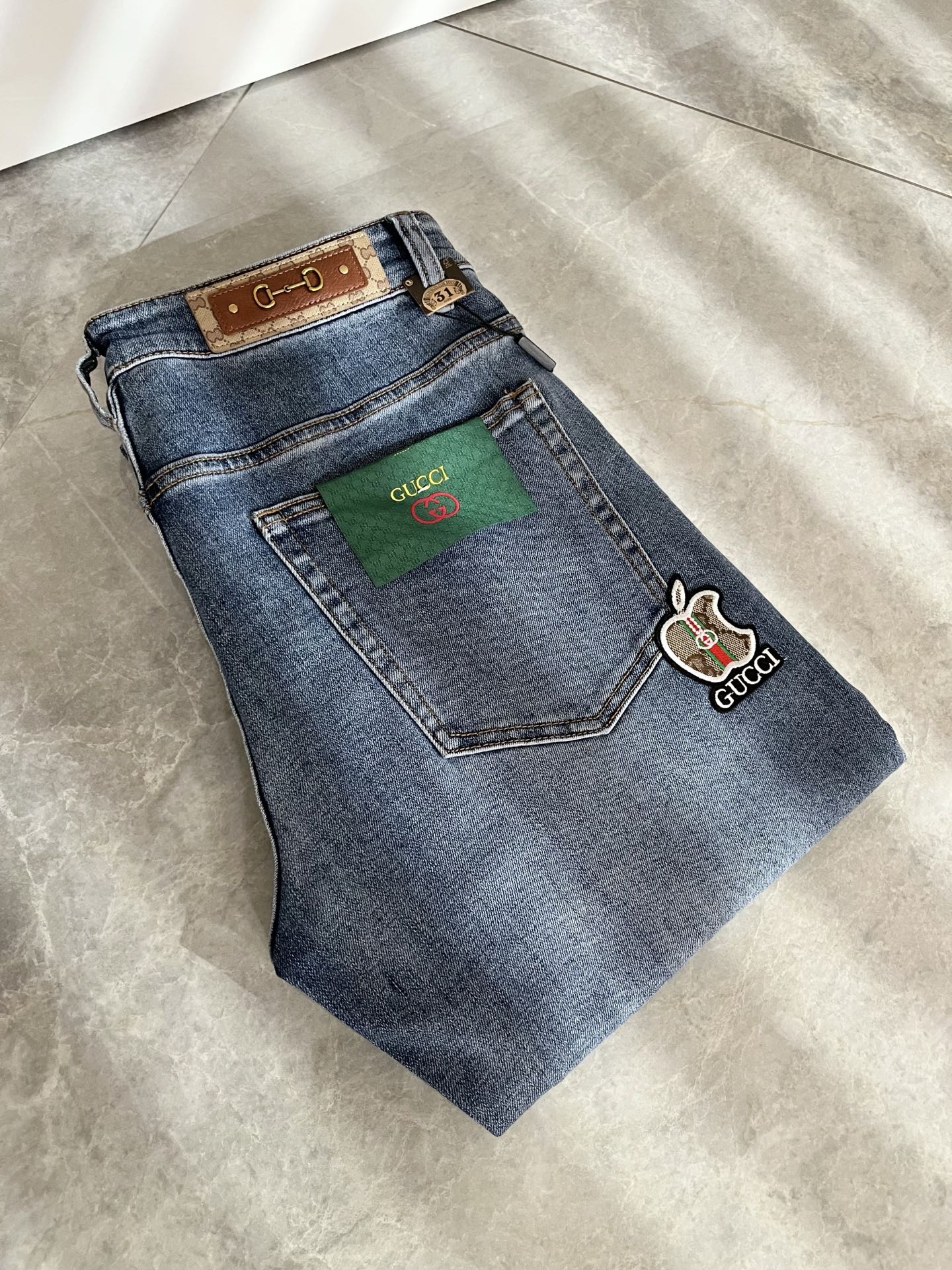 Guc*古奇 2025秋冬新品男士高端休闲百搭四季通勤修身剪裁牛仔裤！对于粉丝来说，这样大气的经典设计足