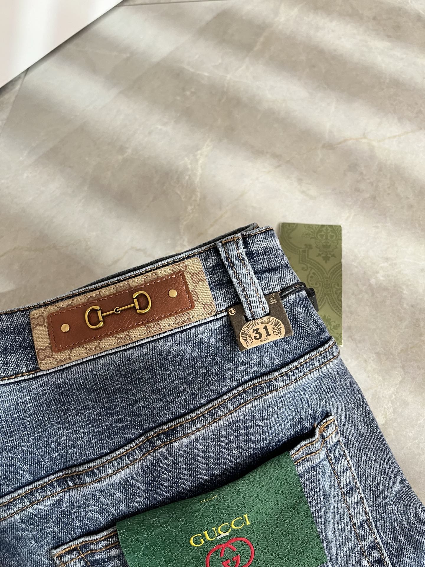 Guc*古奇 2025秋冬新品男士高端休闲百搭四季通勤修身剪裁牛仔裤！对于粉丝来说，这样大气的经典设计足