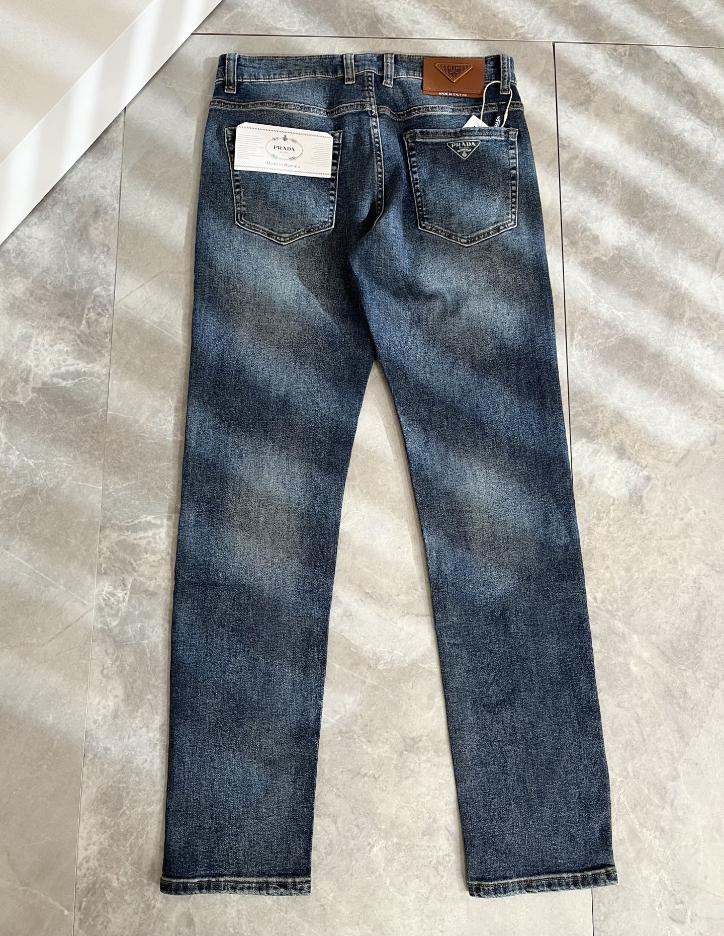 PRA*DA 普拉达 2025秋冬新品发售！牛仔高级百搭实用主义不哗众取宠！港澳台地区限定款！！立体裁剪