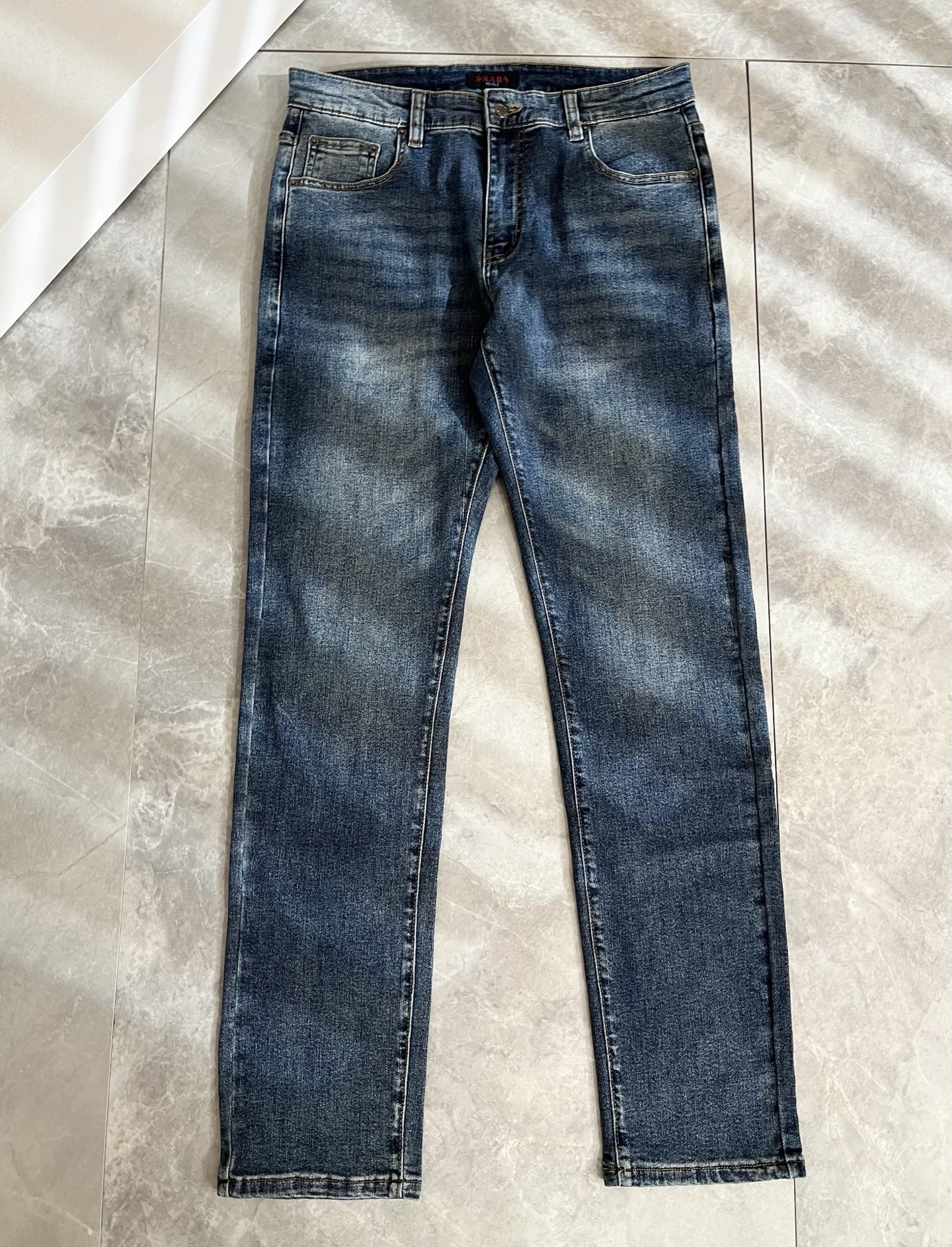 PRA*DA 普拉达 2025秋冬新品发售！牛仔高级百搭实用主义不哗众取宠！港澳台地区限定款！！立体裁剪