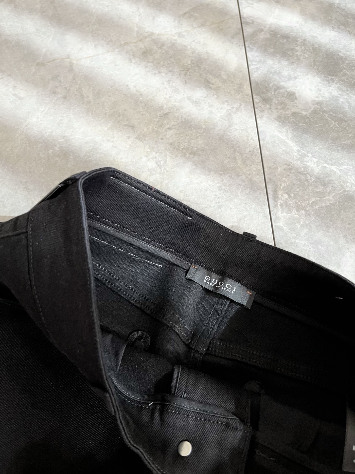 Guc*古奇 2025秋冬新品男士高端休闲百搭四季通勤修身剪裁牛仔裤！对于粉丝来说，这样大气的经典设计足