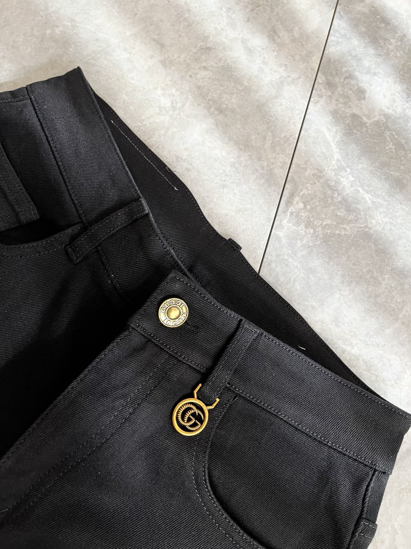 Guc*古奇 2025秋冬新品男士高端休闲百搭四季通勤修身剪裁牛仔裤！对于粉丝来说，这样大气的经典设计足