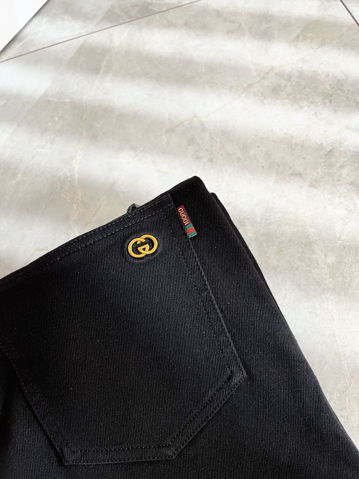 Guc*古奇 2025秋冬新品男士高端休闲百搭四季通勤修身剪裁牛仔裤！对于粉丝来说，这样大气的经典设计足