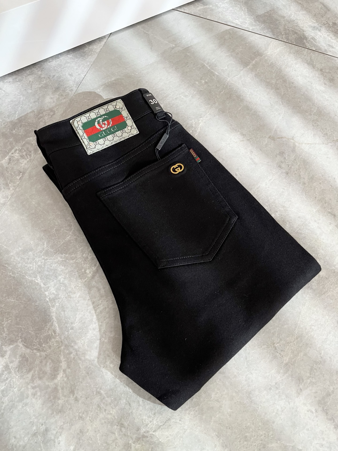 Guc*古奇 2025秋冬新品男士高端休闲百搭四季通勤修身剪裁牛仔裤！对于粉丝来说，这样大气的经典设计足