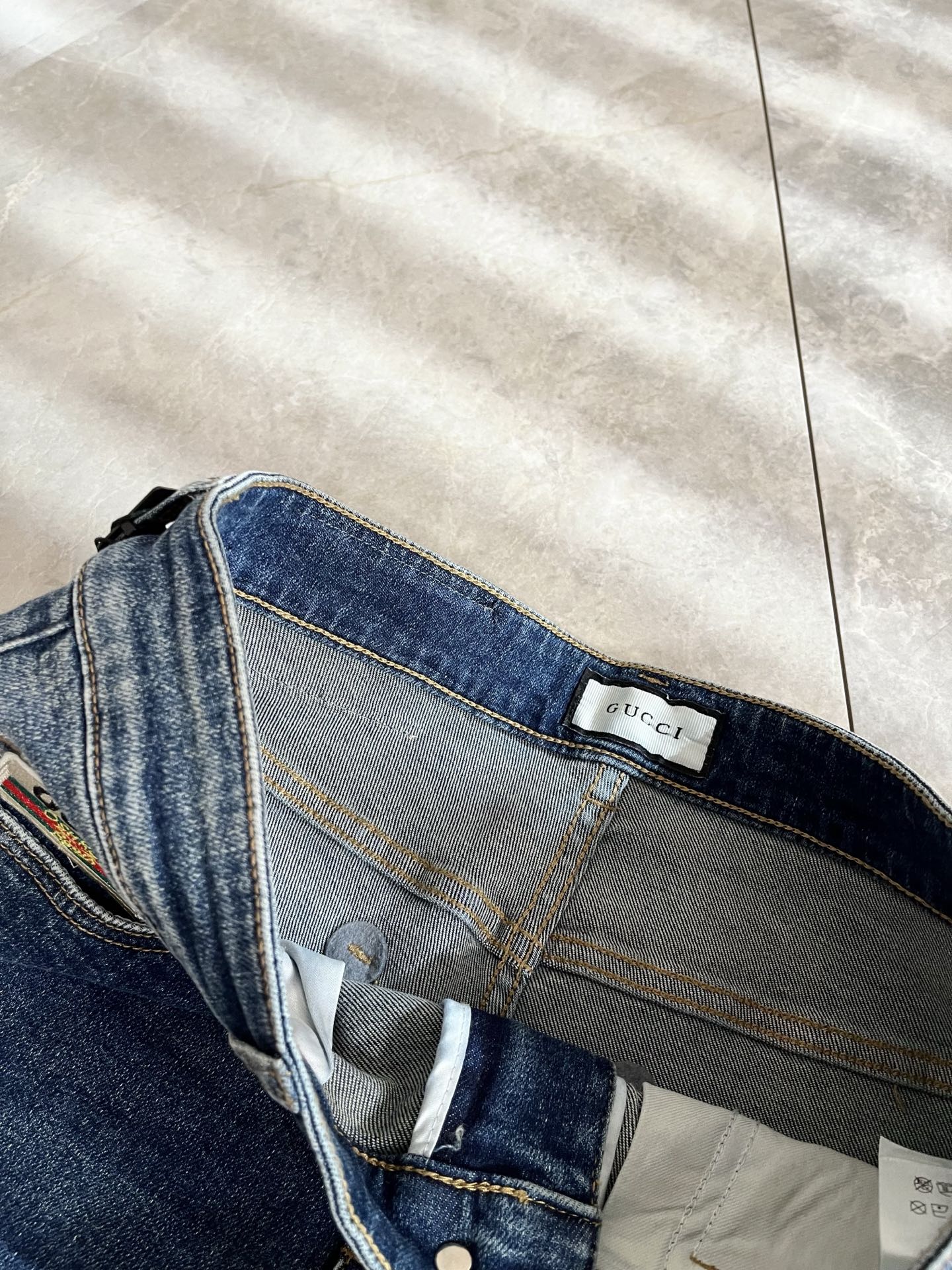 Guc*古奇 2025秋冬新品男士高端休闲百搭四季通勤修身剪裁牛仔裤！对于粉丝来说，这样大气的经典设计足