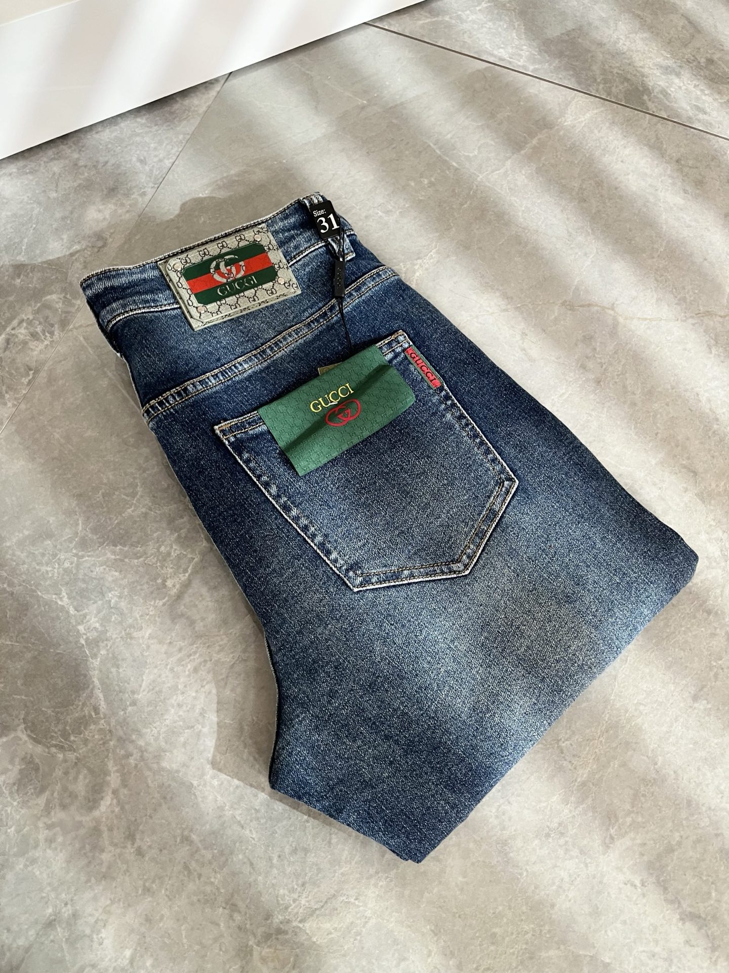 Guc*古奇 2025秋冬新品男士高端休闲百搭四季通勤修身剪裁牛仔裤！对于粉丝来说，这样大气的经典设计足