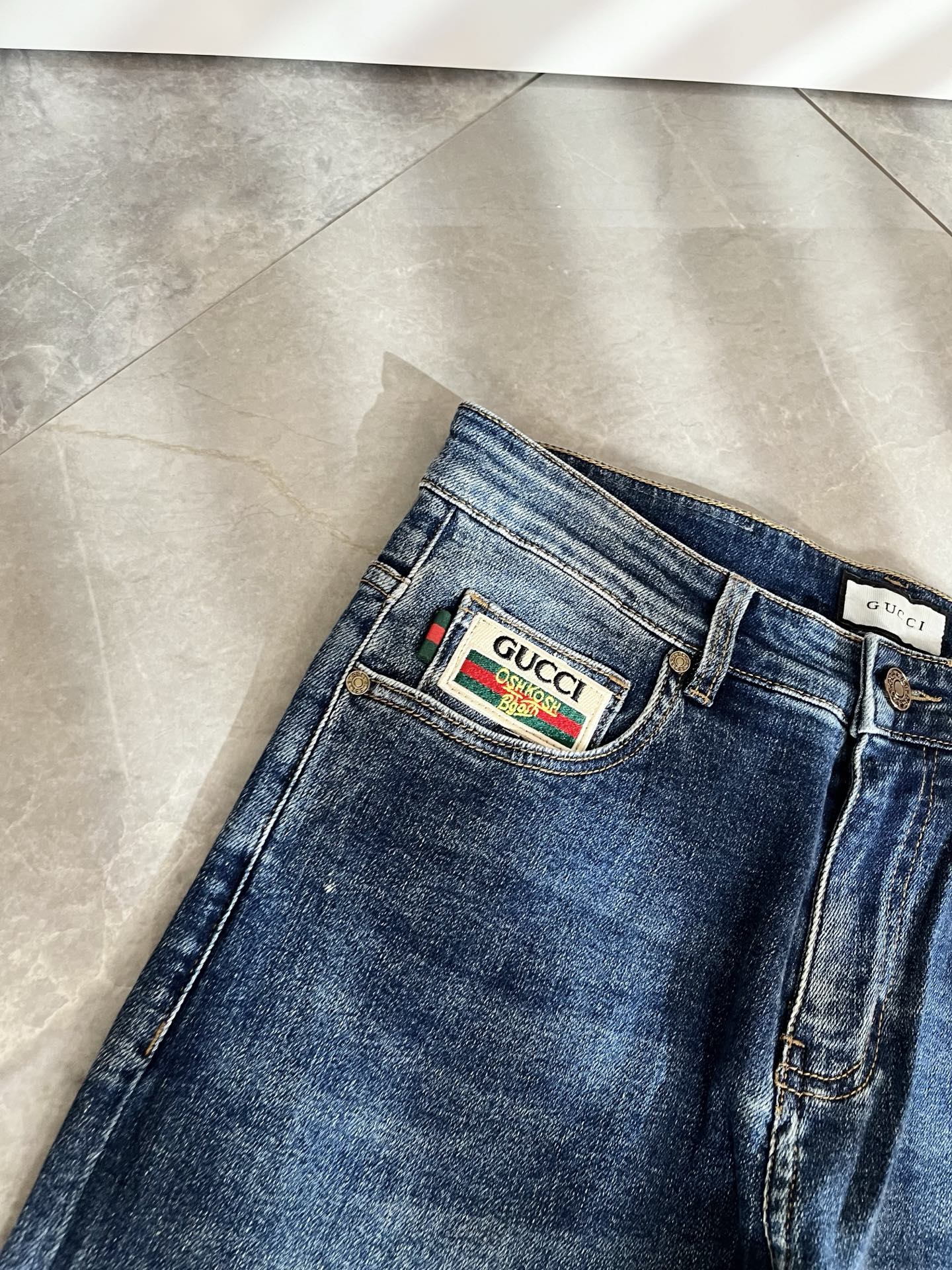 Guc*古奇 2025秋冬新品男士高端休闲百搭四季通勤修身剪裁牛仔裤！对于粉丝来说，这样大气的经典设计足