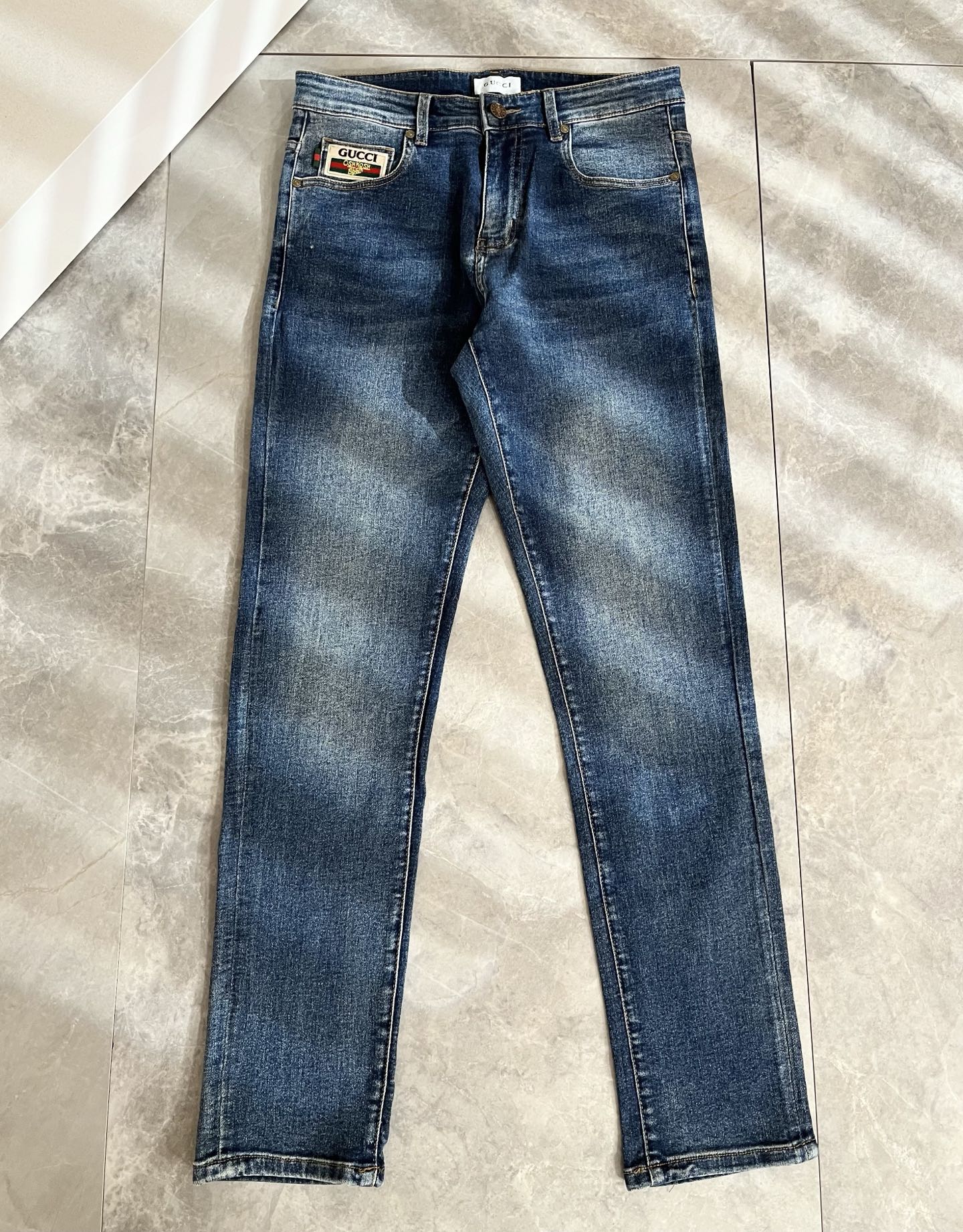 Guc*古奇 2025秋冬新品男士高端休闲百搭四季通勤修身剪裁牛仔裤！对于粉丝来说，这样大气的经典设计足