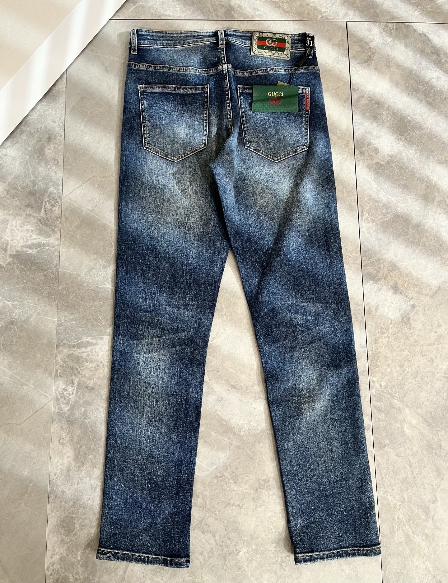 Guc*古奇 2025秋冬新品男士高端休闲百搭四季通勤修身剪裁牛仔裤！对于粉丝来说，这样大气的经典设计足