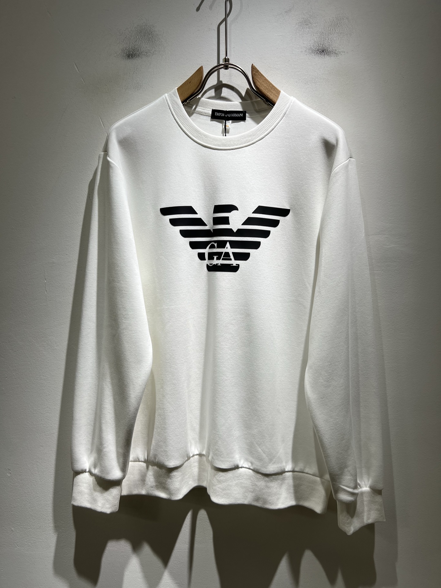 NO:625456,Arman 2025 new autumn and winter men's casual long-sleeved sweatshirt, original factory order, logo pattern laminated design!  The simple design is exquisite and elegant, which is amazing!  Customized original pure cotton fabric, soft and delicate to the touch, super comfortable on the upper body, and the ultimate wearing enjoyment!  Inheriting the classic version of the past, the upper body effect is naturally outstanding. It is simple to wear without too many accessories. It can easily create a sense of fashion, and the rate of return will also increase. Get it quickly!  Size M-3XL,,armani,hoodie,sweatshirts,alexander wang19860909Arman阿*尼2025秋冬新款男士休闲长袖卫衣,原单代工厂订单,标志logo图案压胶设计！简洁的设计精致优雅,令人叹服！定制原版纯棉棉面料,手感柔软细腻,上身超级舒适,极致的穿着享受！继承着以往的经典版型,上身效果自然而来的出彩,简单穿搭无需过多的饰物,轻松搭出时尚感,回头率也会随之提升.速度入手吧！尺码M-3XL,,armani,hoodie,sweatshirts,alexander wang,Men's clothing