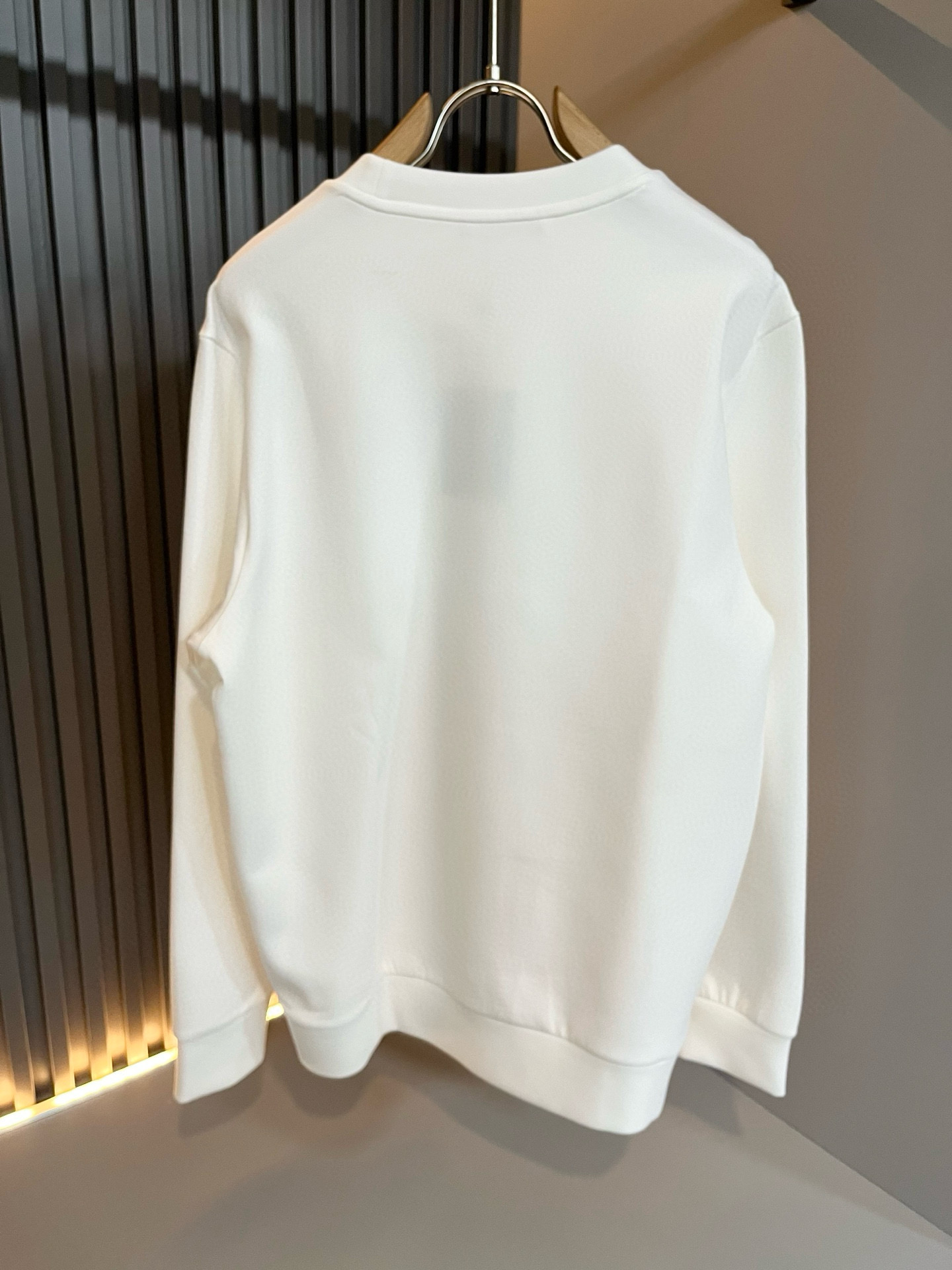 LouisVuitt*路易*登 2025秋冬全新系列单品上线，非常时髦前卫的一款男女同款👫长袖卫衣，胸前