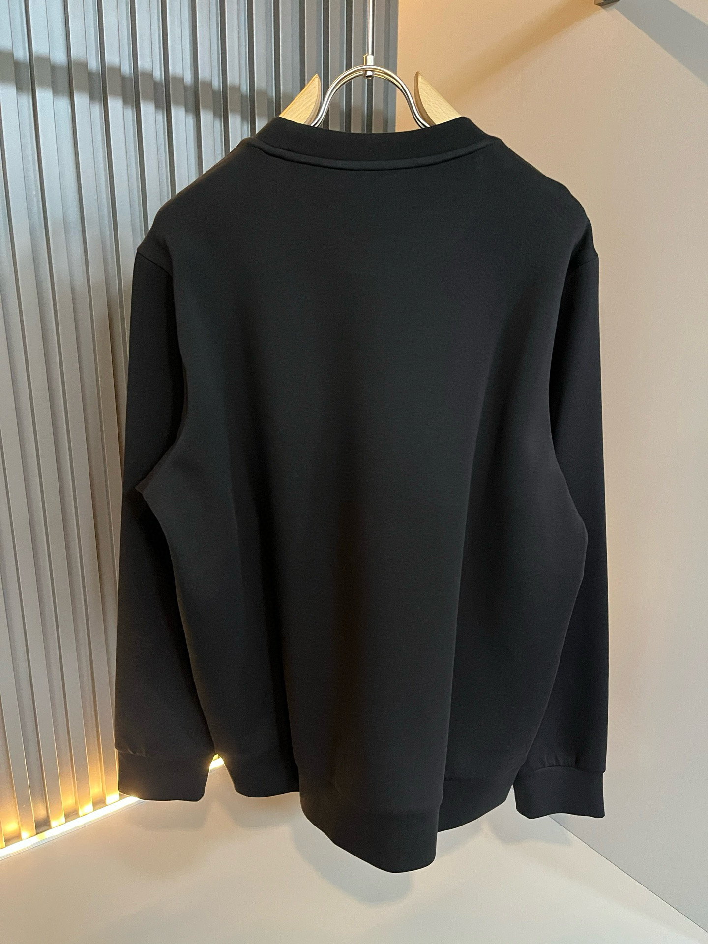 LouisVuitt*路易*登 2025秋冬全新系列单品上线，非常时髦前卫的一款男女同款👫长袖卫衣，胸前