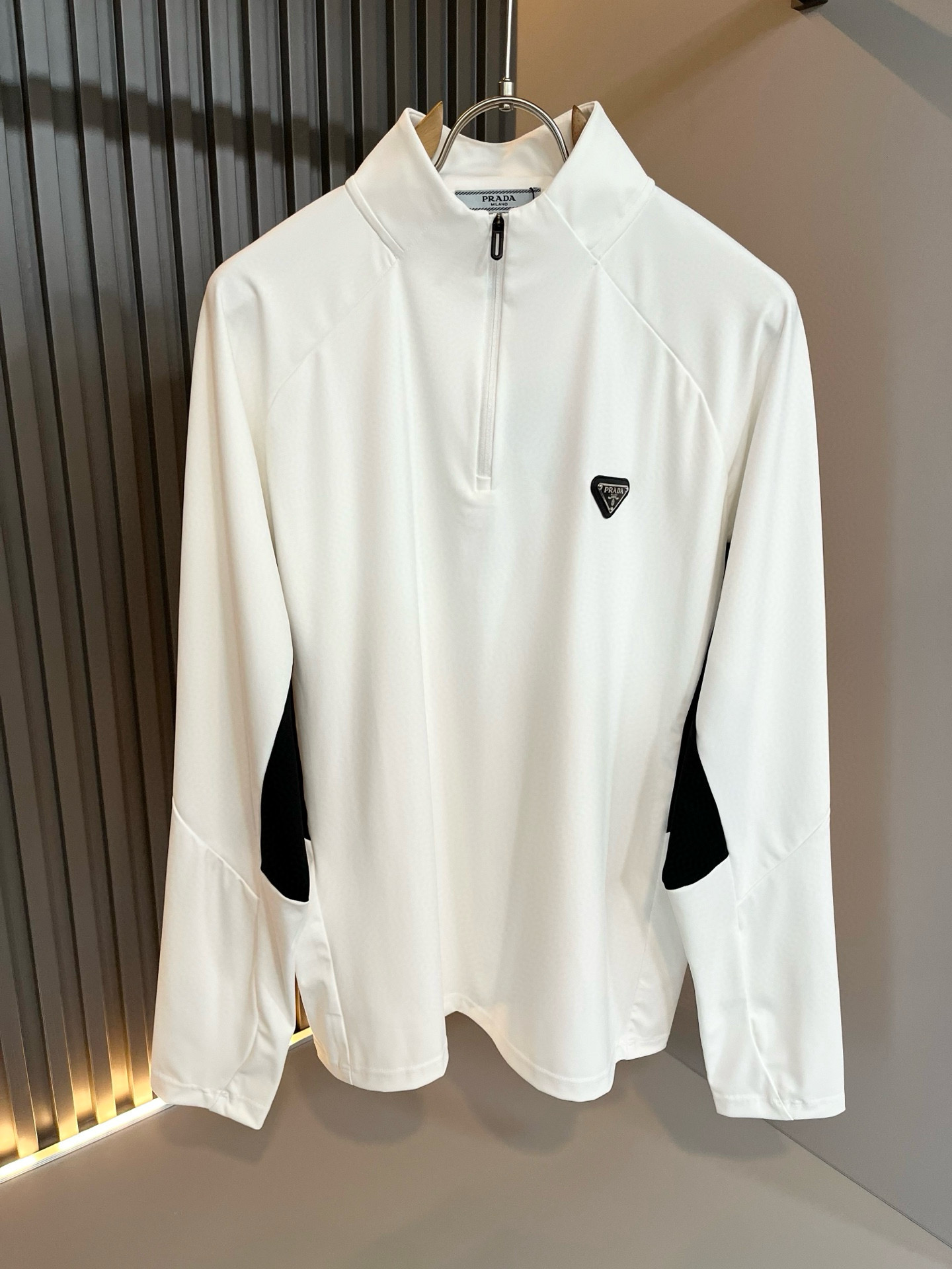 Prad*普*达 2025秋冬季新款经典元素短袖Polo衫，经典大方的款式，可以穿十年都还是流行的那种，