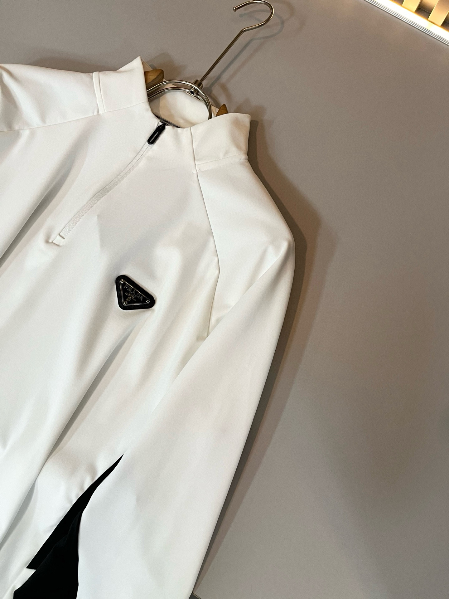 Prad*普*达 2025秋冬季新款经典元素短袖Polo衫，经典大方的款式，可以穿十年都还是流行的那种，