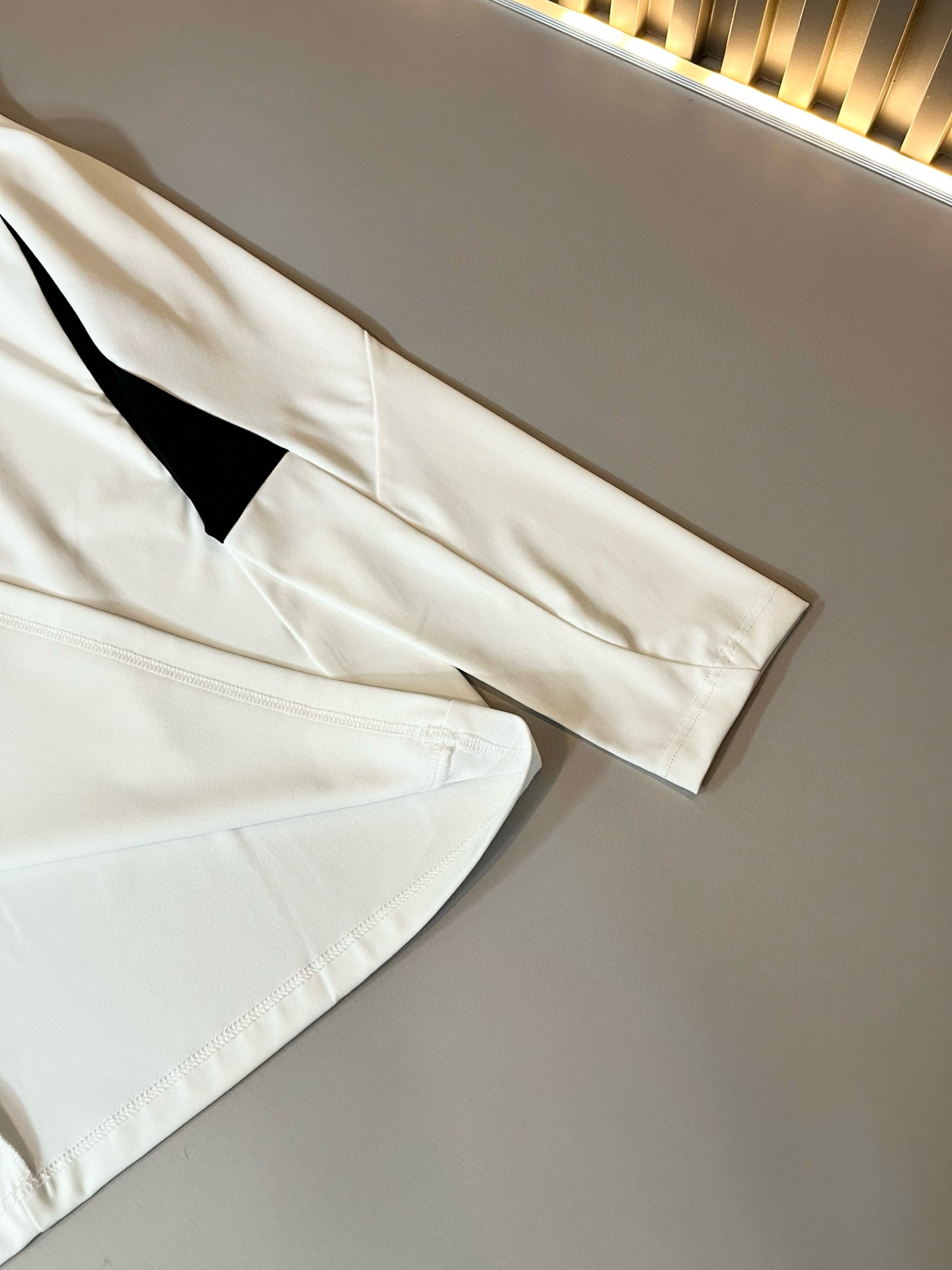 Prad*普*达 2025秋冬季新款经典元素短袖Polo衫，经典大方的款式，可以穿十年都还是流行的那种，