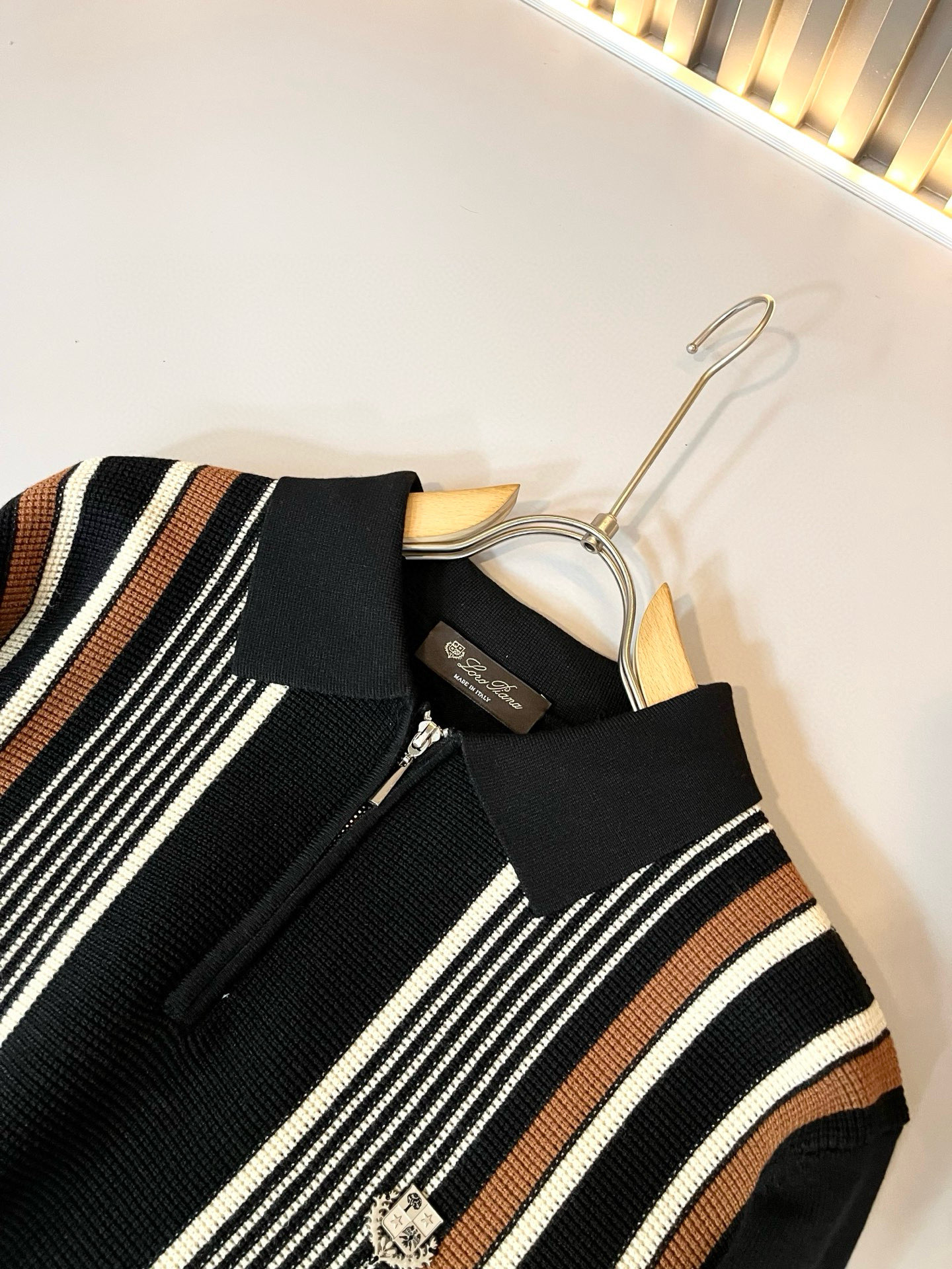 Loro Piana诺悠翩雅 2025秋冬男士最新的贸易订单针织羊毛衫，全品相！！上身舒适透气，不僵硬，