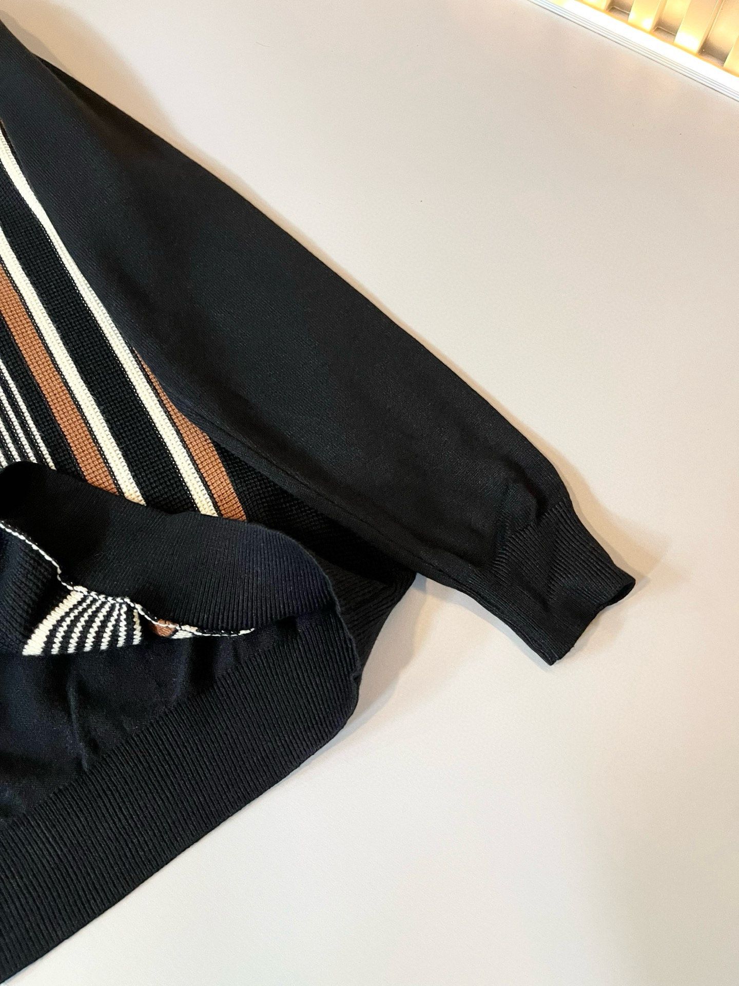 Loro Piana诺悠翩雅 2025秋冬男士最新的贸易订单针织羊毛衫，全品相！！上身舒适透气，不僵硬，