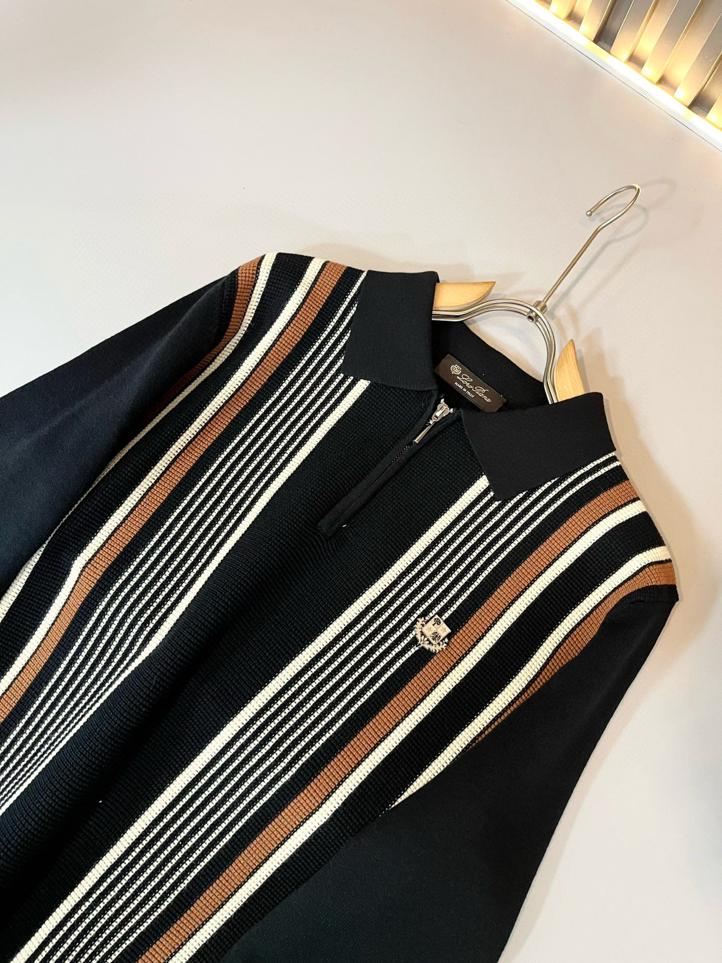 Loro Piana诺悠翩雅 2025秋冬男士最新的贸易订单针织羊毛衫，全品相！！上身舒适透气，不僵硬，