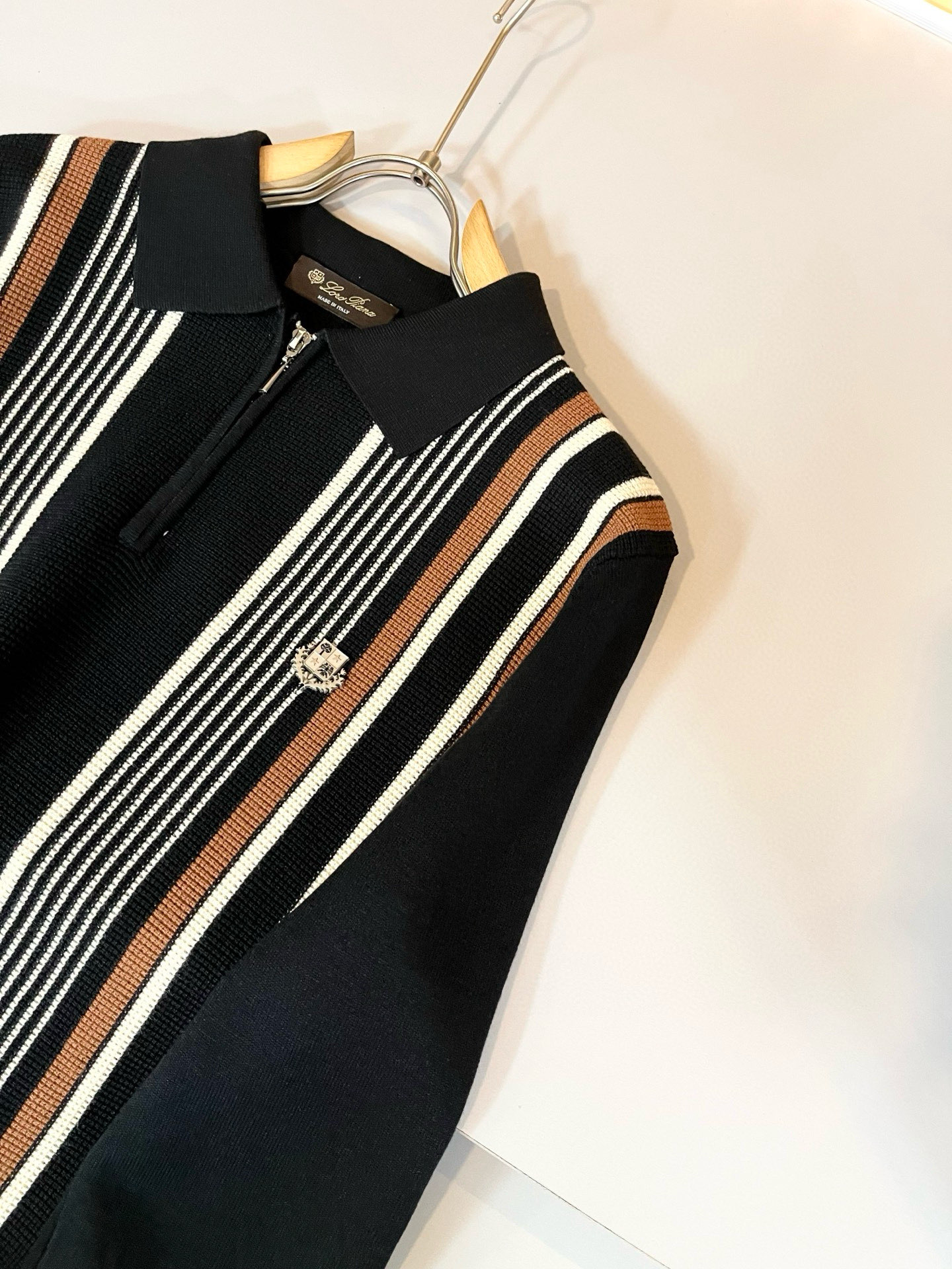 Loro Piana诺悠翩雅 2025秋冬男士最新的贸易订单针织羊毛衫，全品相！！上身舒适透气，不僵硬，