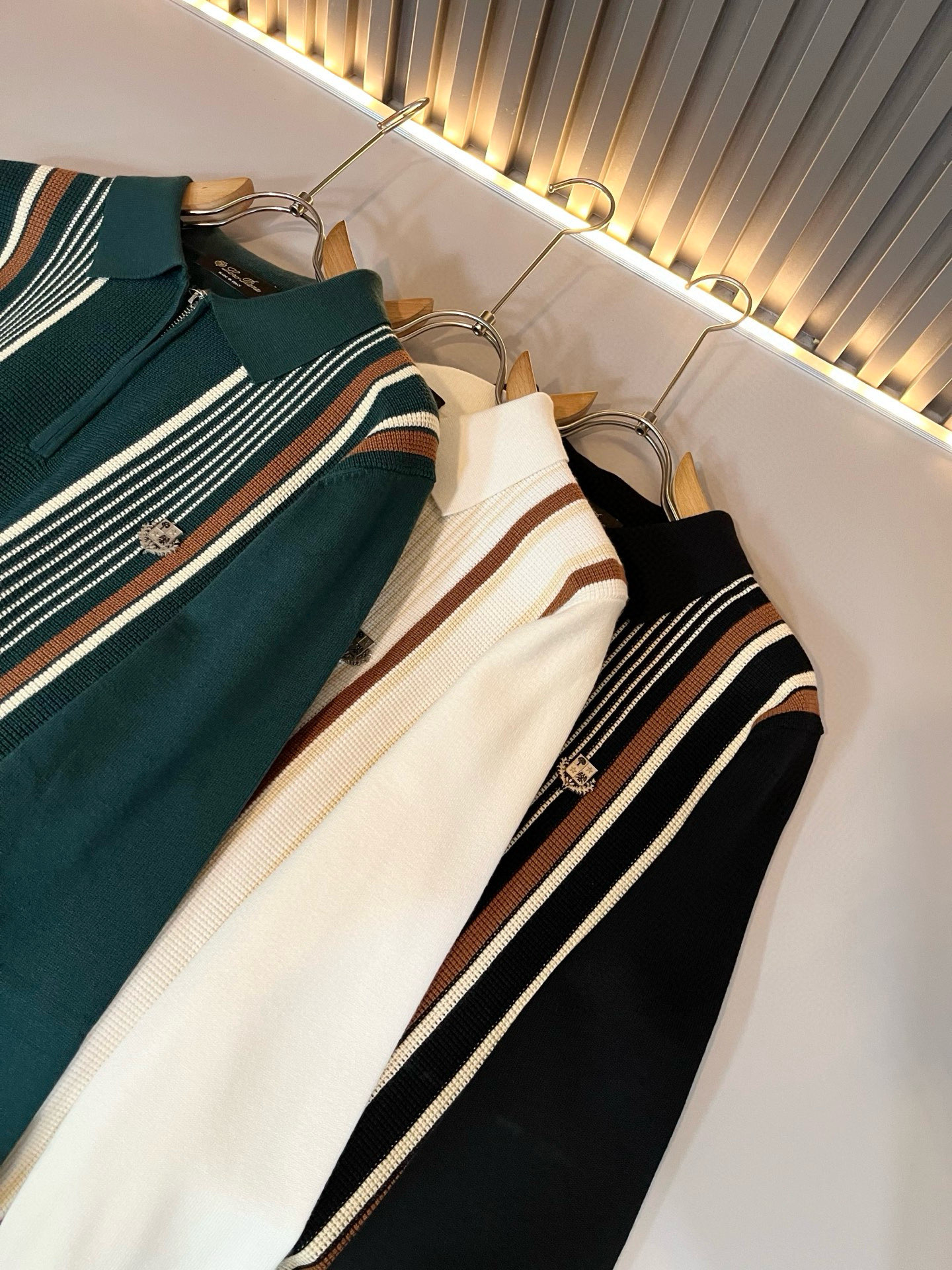 Loro Piana诺悠翩雅 2025秋冬男士最新的贸易订单针织羊毛衫，全品相！！上身舒适透气，不僵硬，