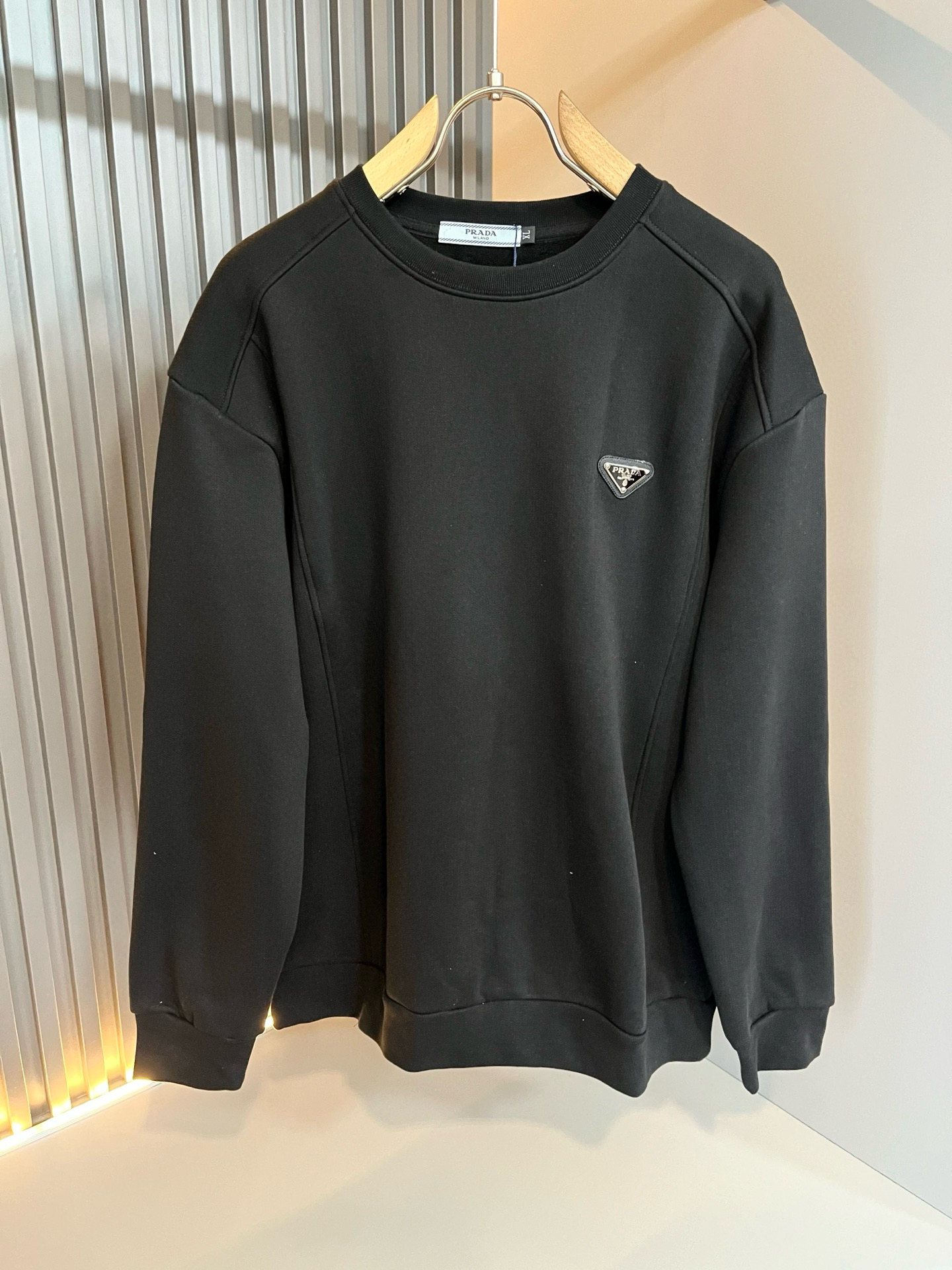 PRAD*A普*达⚠️加绒款！2025秋冬新款男女同款👫长袖卫衣，最新款全网独家首上！！~既经典有时尚百