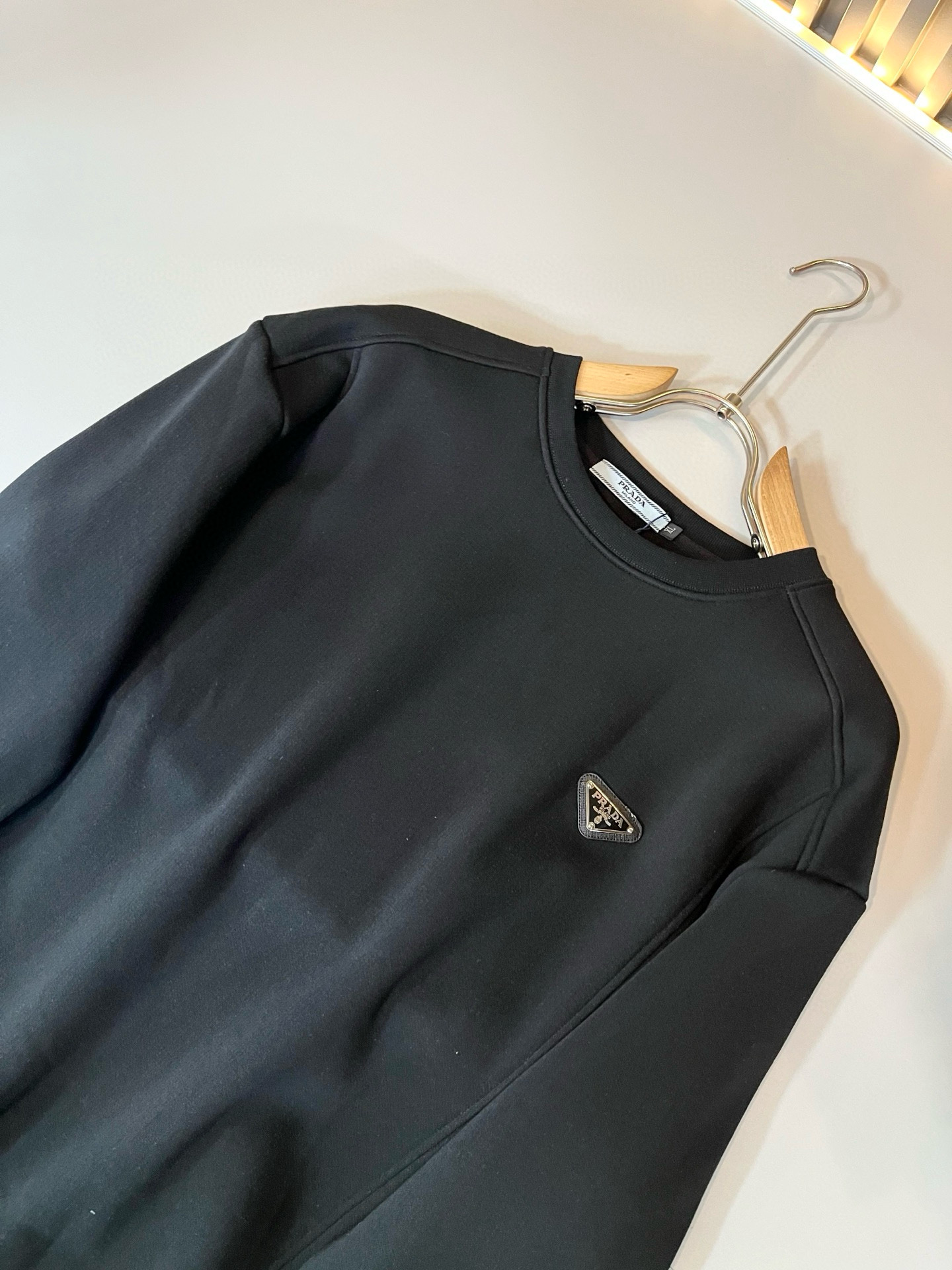 PRAD*A普*达⚠️加绒款！2025秋冬新款男女同款👫长袖卫衣，最新款全网独家首上！！~既经典有时尚百