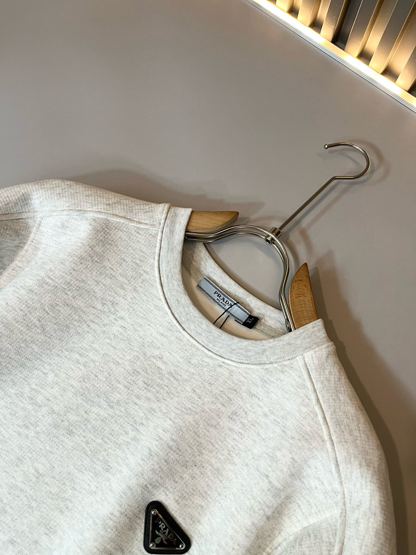 PRAD*A普*达⚠️加绒款！2025秋冬新款男女同款👫长袖卫衣，最新款全网独家首上！！~既经典有时尚百