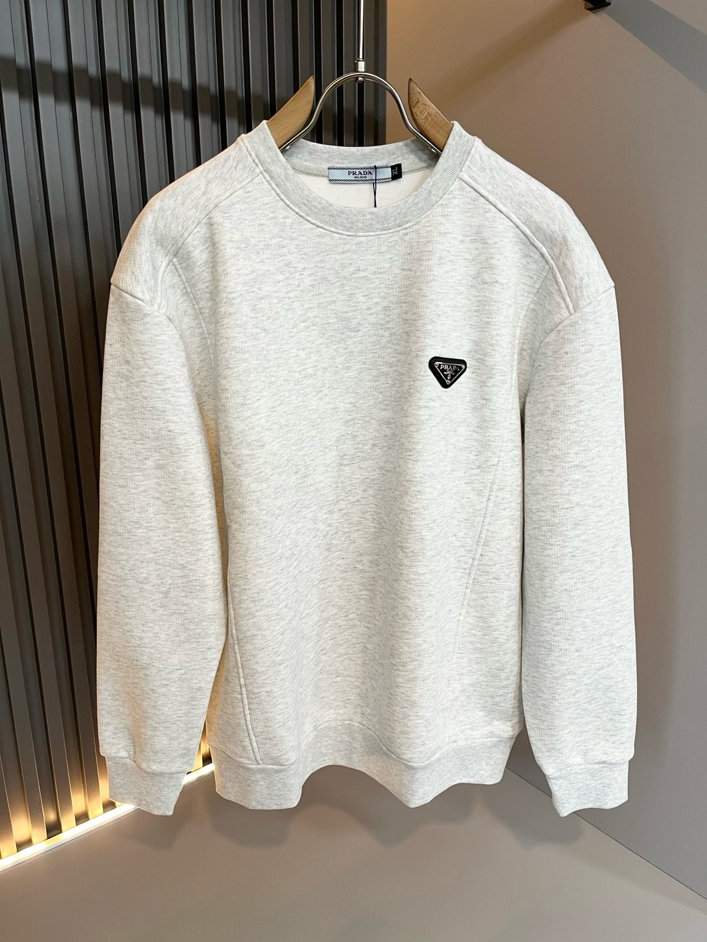 PRAD*A普*达⚠️加绒款！2025秋冬新款男女同款👫长袖卫衣，最新款全网独家首上！！~既经典有时尚百